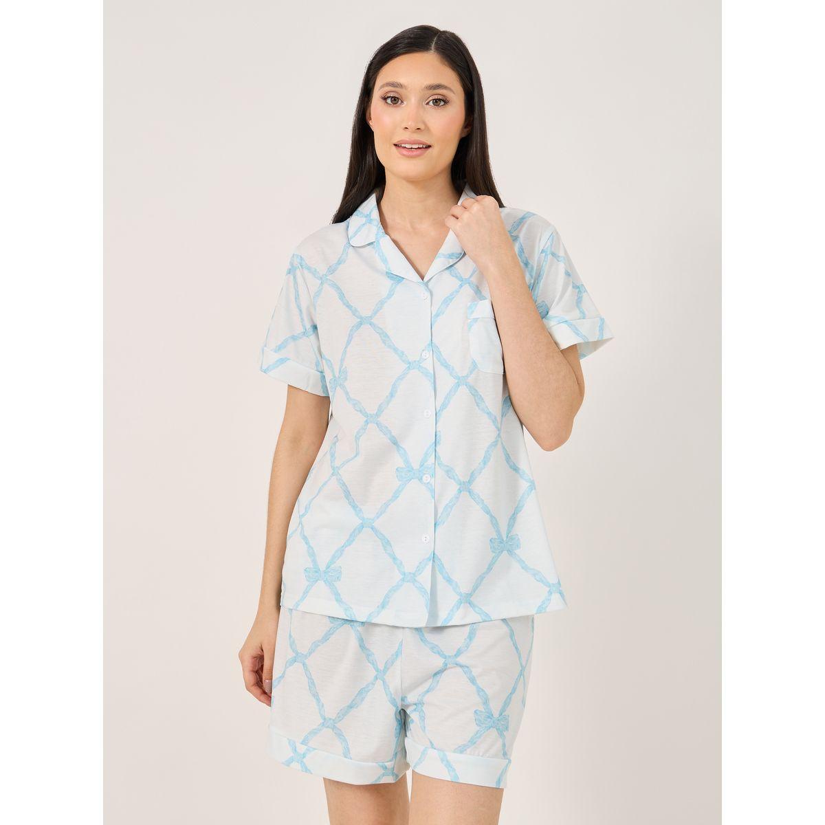 مجموعة من شورت وبلوزة بطبعة فيونكة مع جيب-women-clothing-nightwear-pyjamas-shortsets-image-2