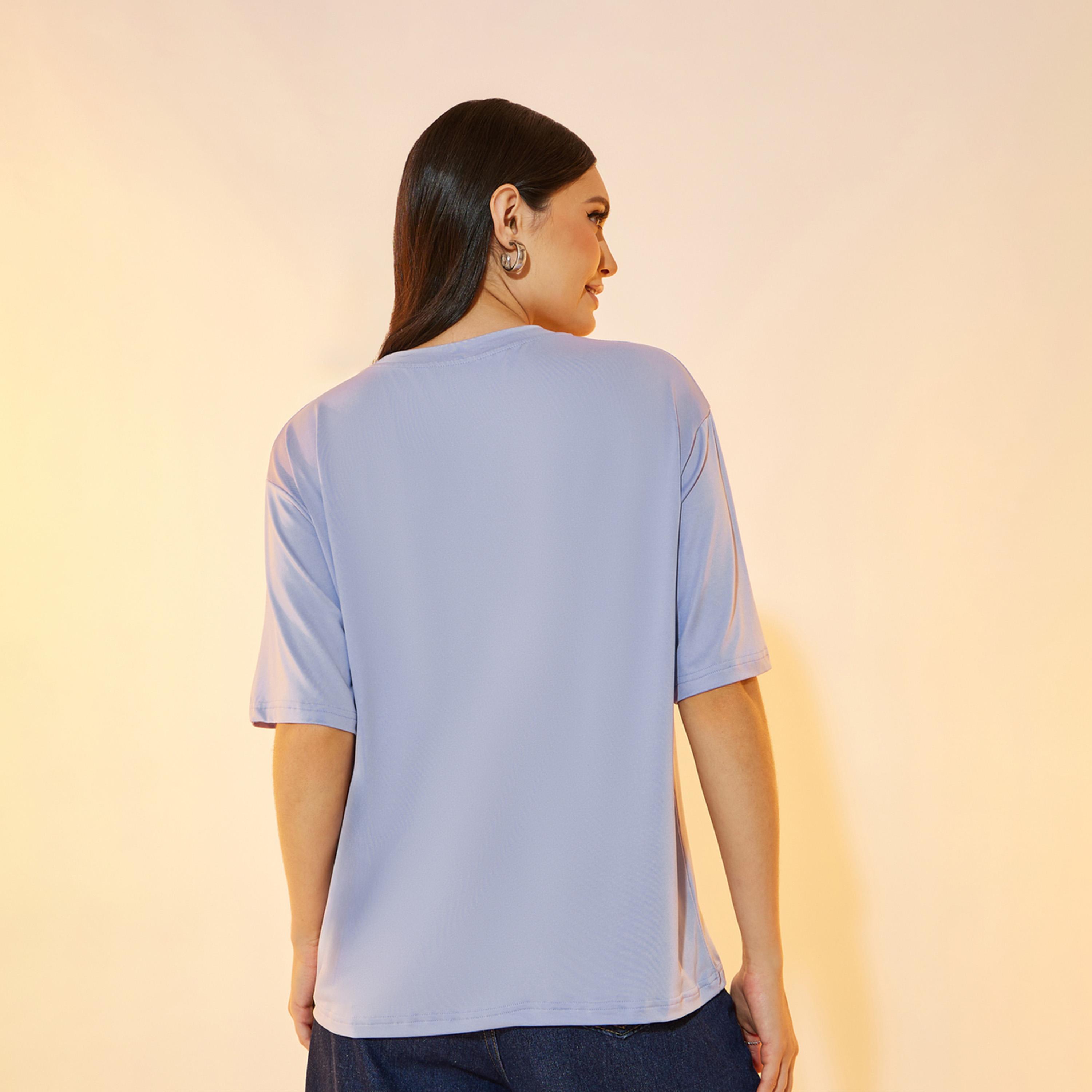 تيشيرت بقصة عادية وطبعة جرافيك-women-clothing-tshirts-image-4