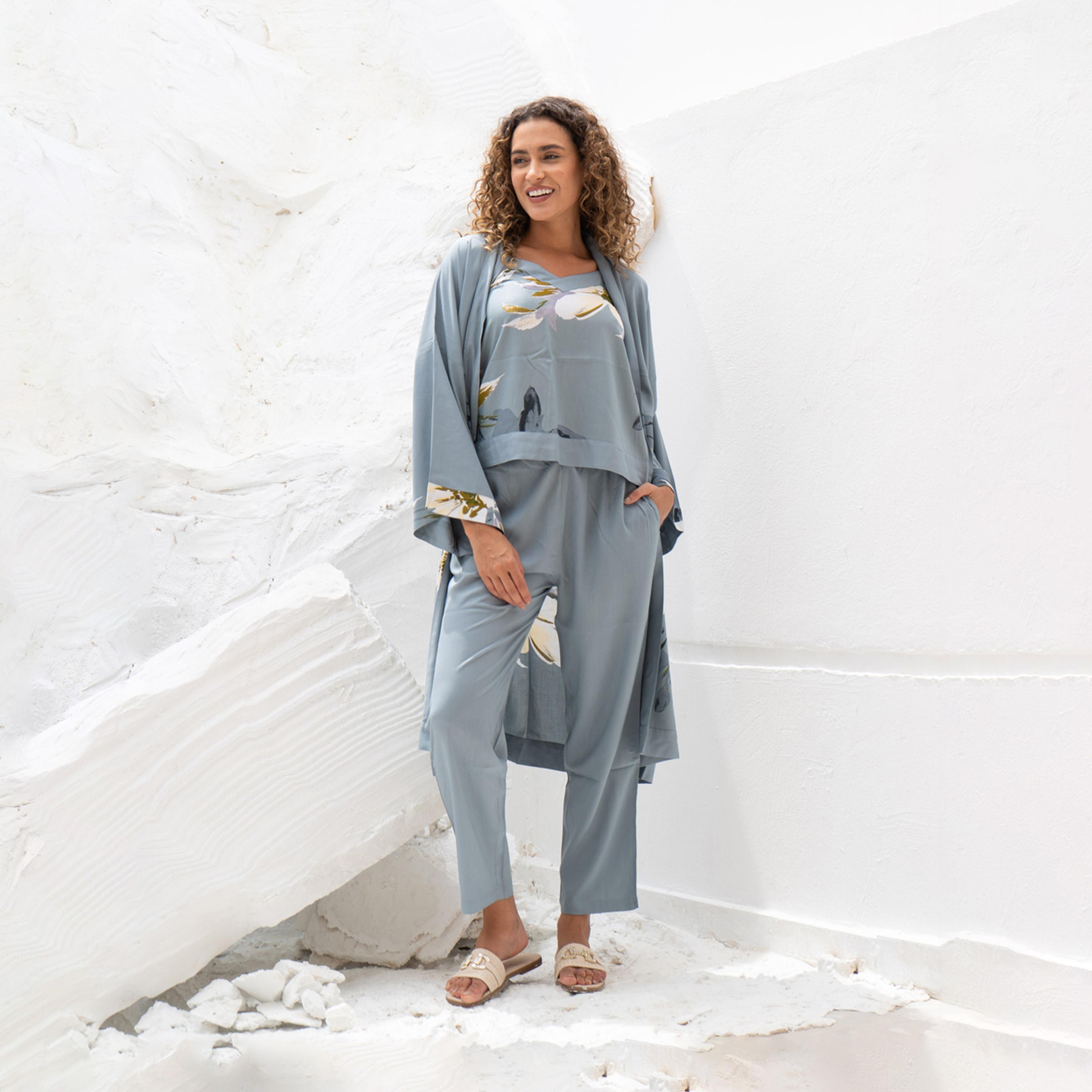 سانسكروتي هومز × ستايلي - طقم للنساء من بلوزة مطبوعة وبنطلون مع سترة قصيرة-women-clothing-nightwear-pyjamas-longsets-image-1