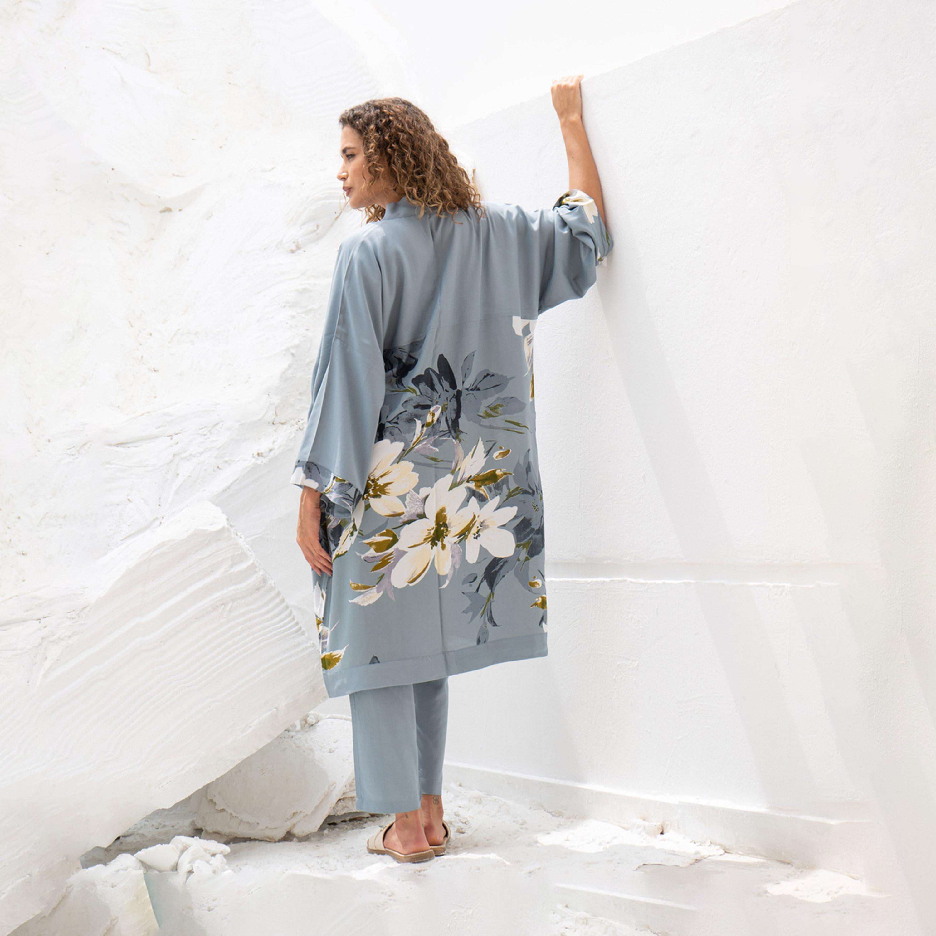 سانسكروتي هومز × ستايلي - طقم للنساء من بلوزة مطبوعة وبنطلون مع سترة قصيرة-women-clothing-nightwear-pyjamas-longsets-image-5