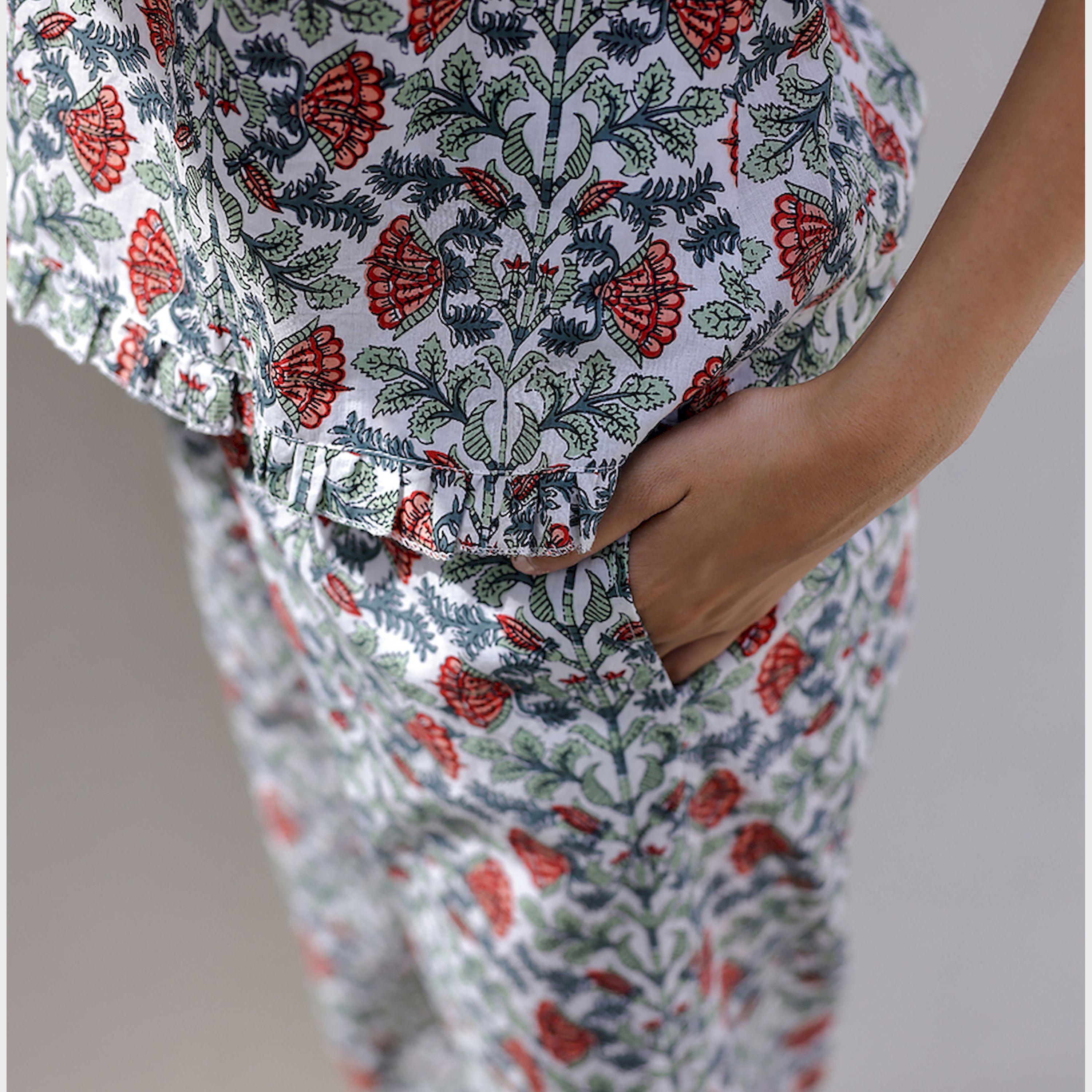 سانسكروتي هومز × ستايلي - طقم بنطال بيجامة وقميص قطني بطبعة أزهار-women-clothing-nightwear-pyjamas-longsets-image-5