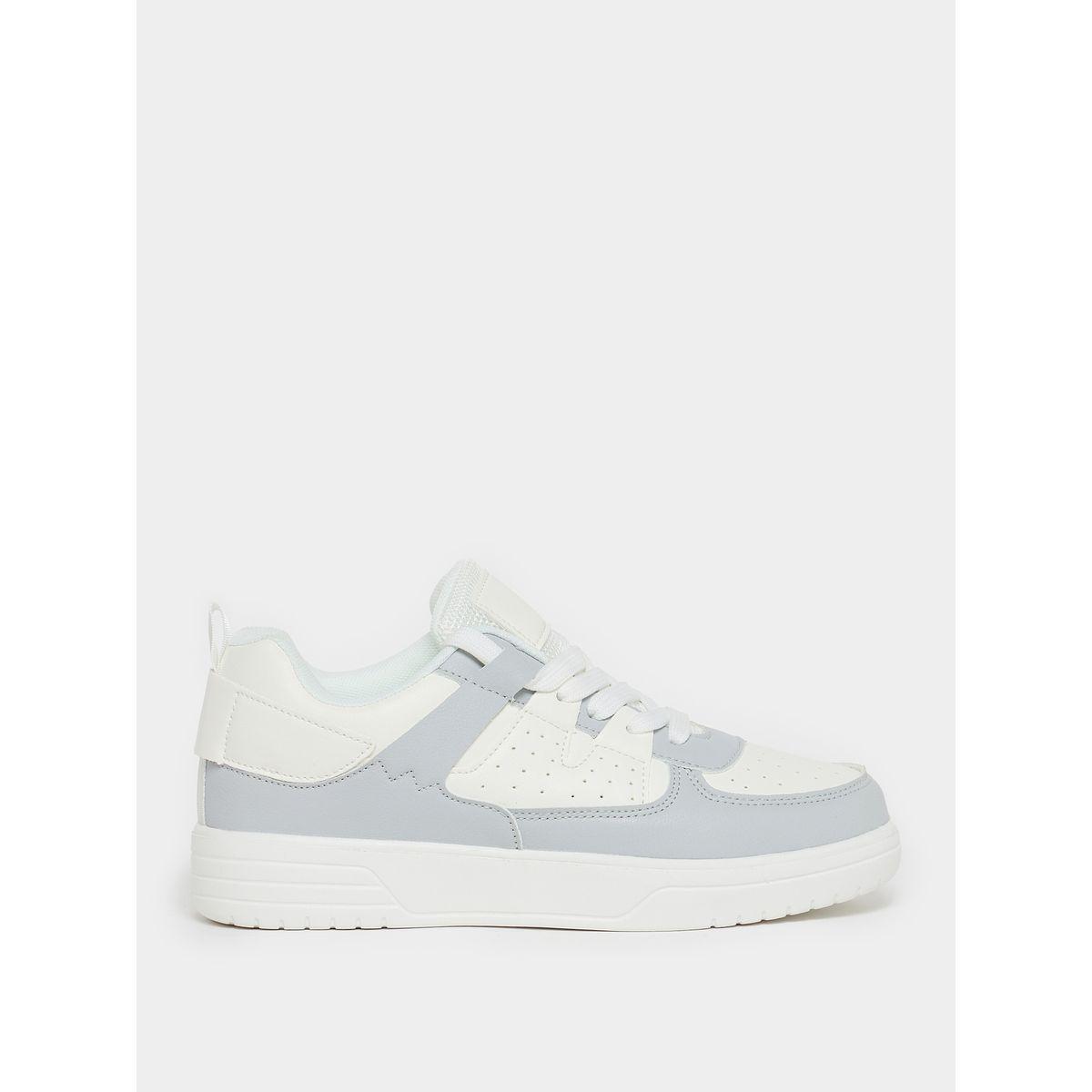 حذاء سنيكرز بنمط كتل الالوان ورباط غلق-women-shoes-sneakers-image-2