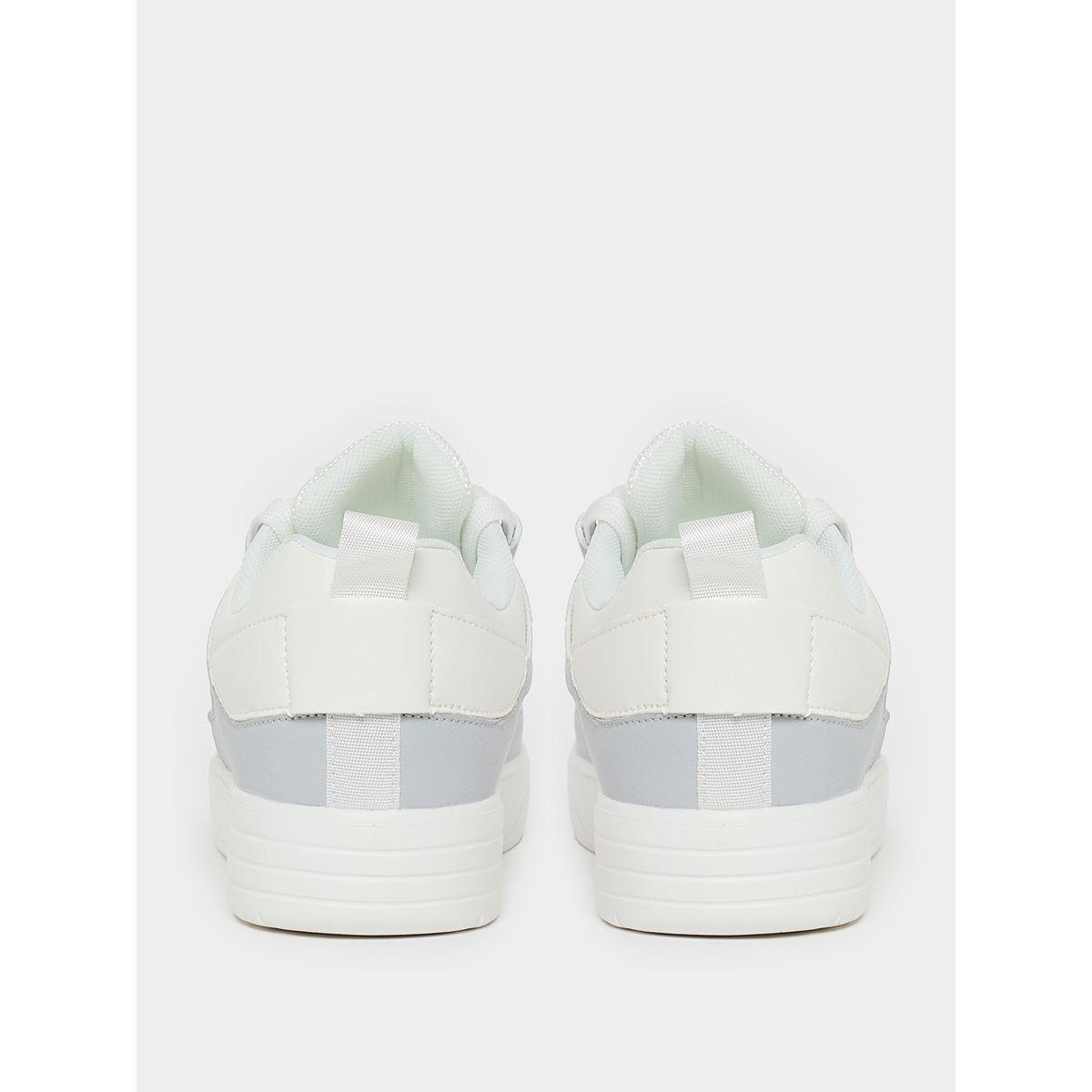 حذاء سنيكرز بنمط كتل الالوان ورباط غلق-women-shoes-sneakers-image-5