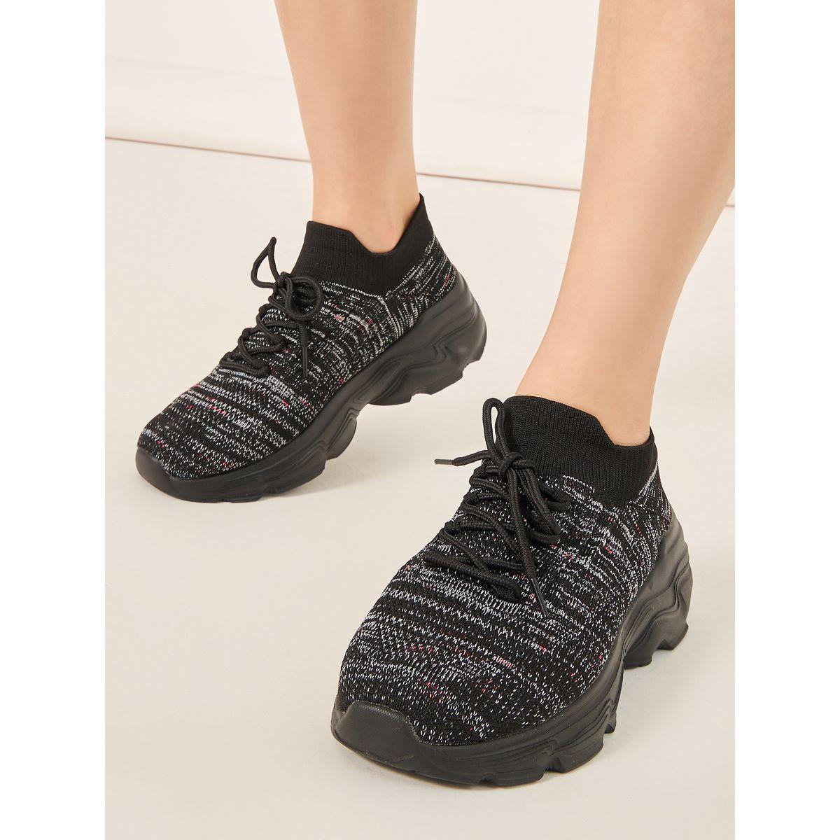 حذاء سنيكرز بتفاصيل شبكية ورباط غلق-women-shoes-sneakers-image-1