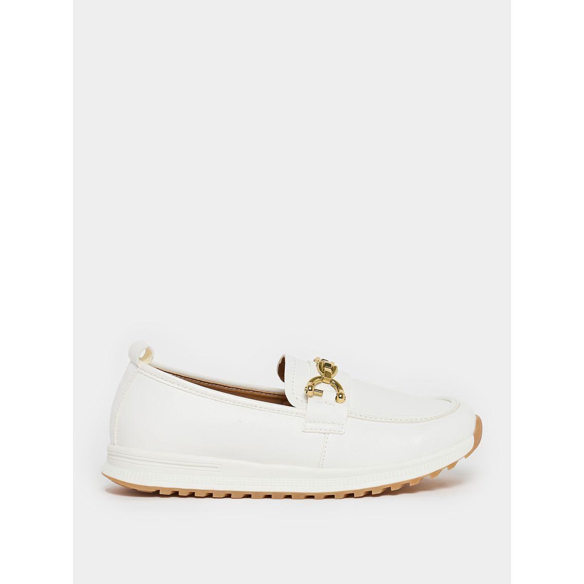 حذاء كاجوال مزين بحلية-women-shoes-loafersandmoccasins-image-2