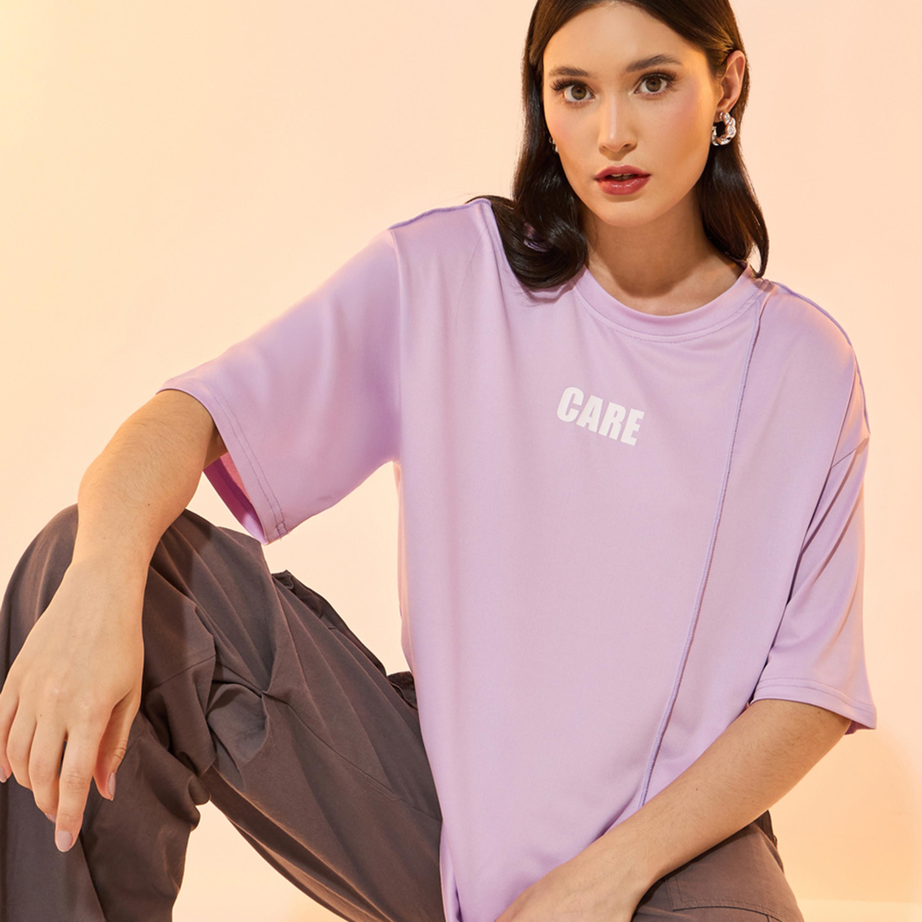 تيشيرت فضفاض بطبعة كتابة وياقة دائرية-women-clothing-tshirts-image-1