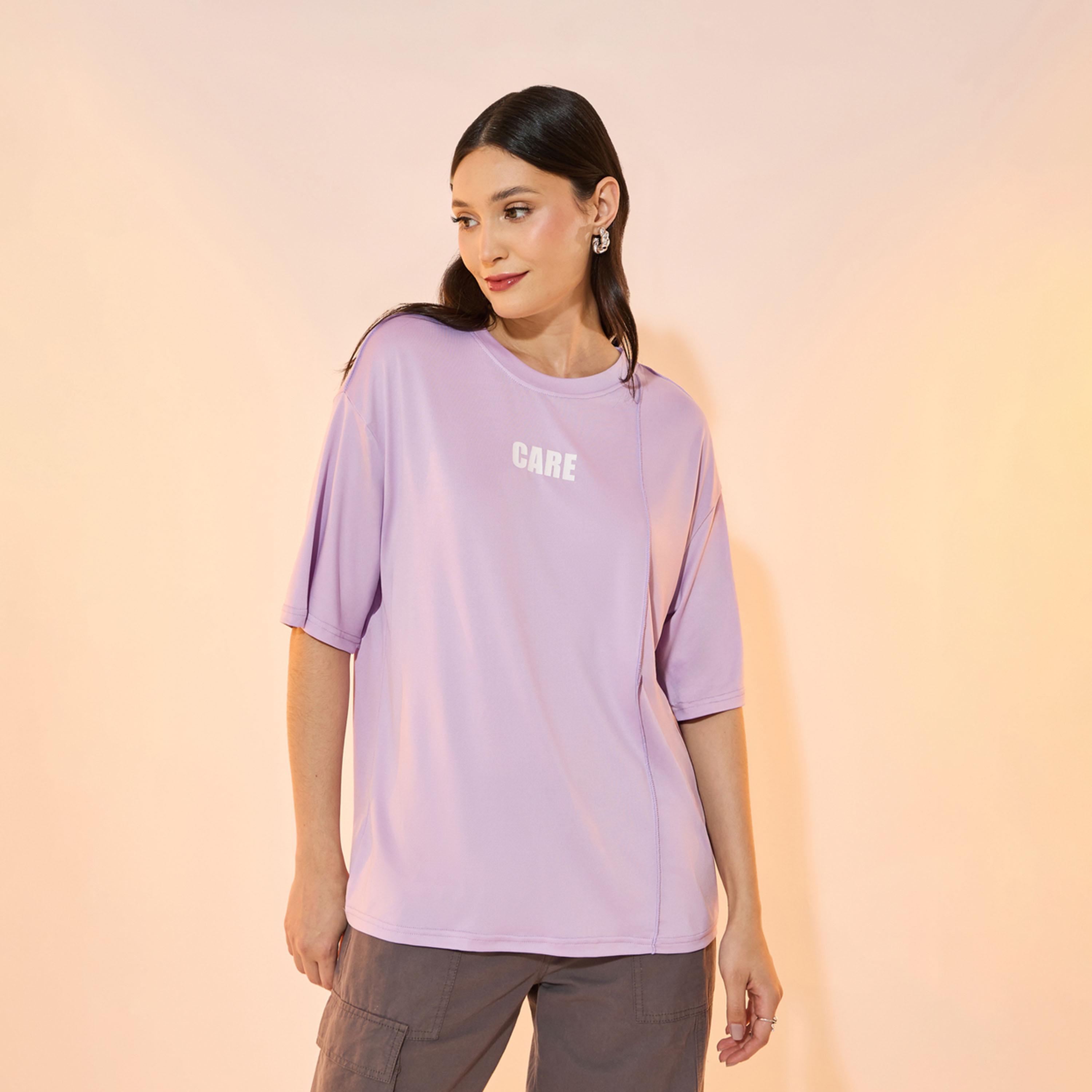 تيشيرت فضفاض بطبعة كتابة وياقة دائرية-women-clothing-tshirts-image-3