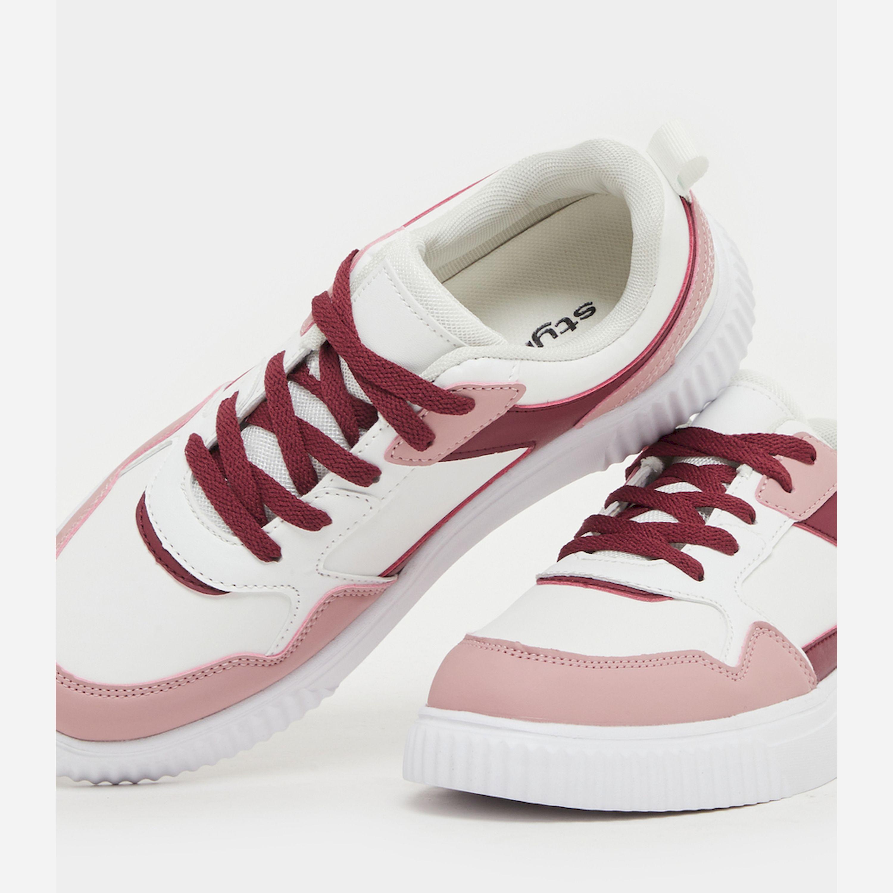 ستايلي - حذاء رياضي بألوان متباينة برباط-women-shoes-sneakers-image-3