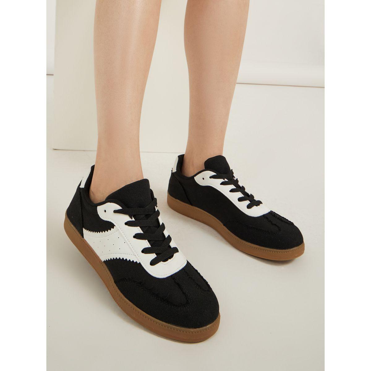 حذاء سنيكرز بتفاصيل مُتباينة-women-shoes-sneakers-image-1