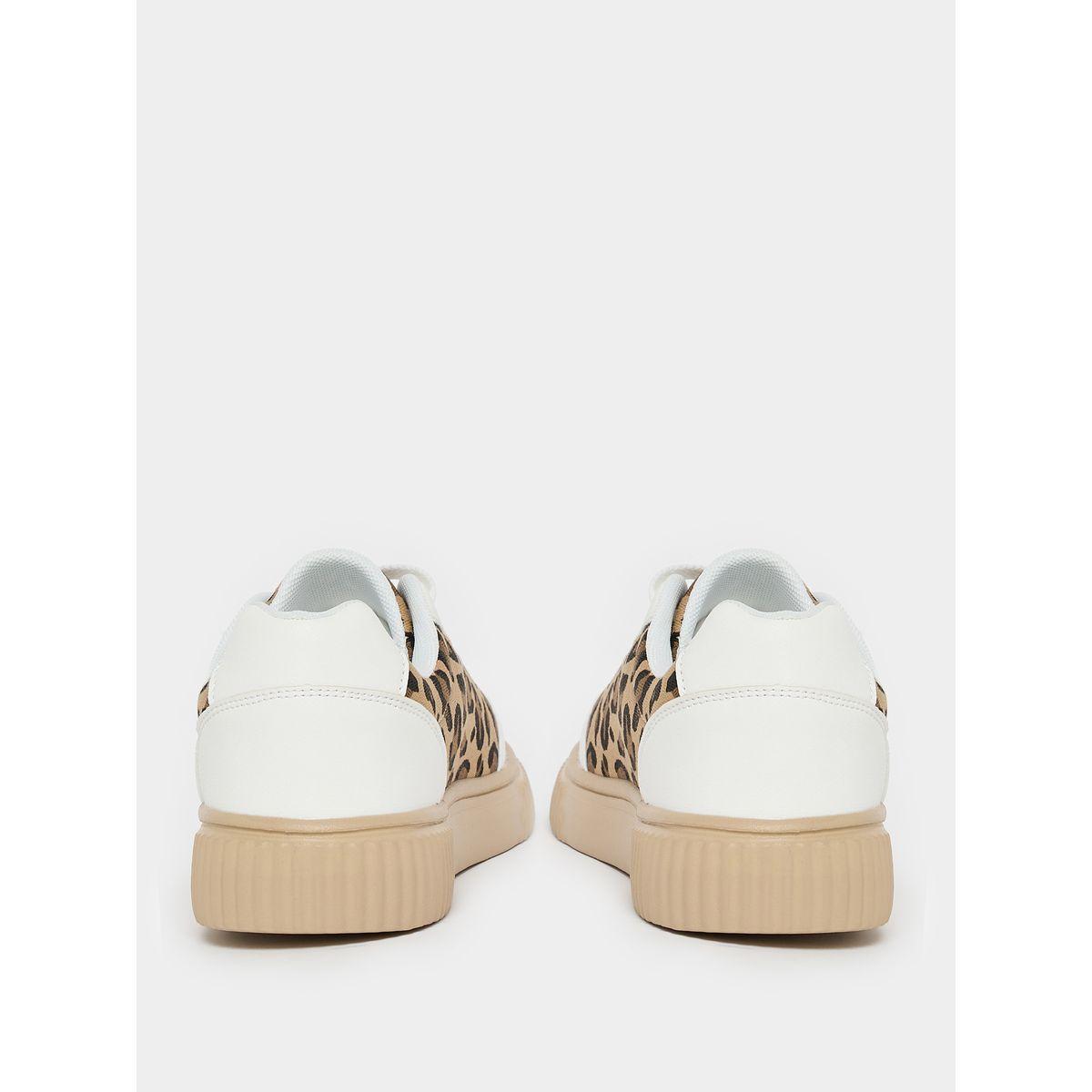 حذاء سنيكرز بطبعة حيوان ورباط غلق-women-shoes-sneakers-image-5