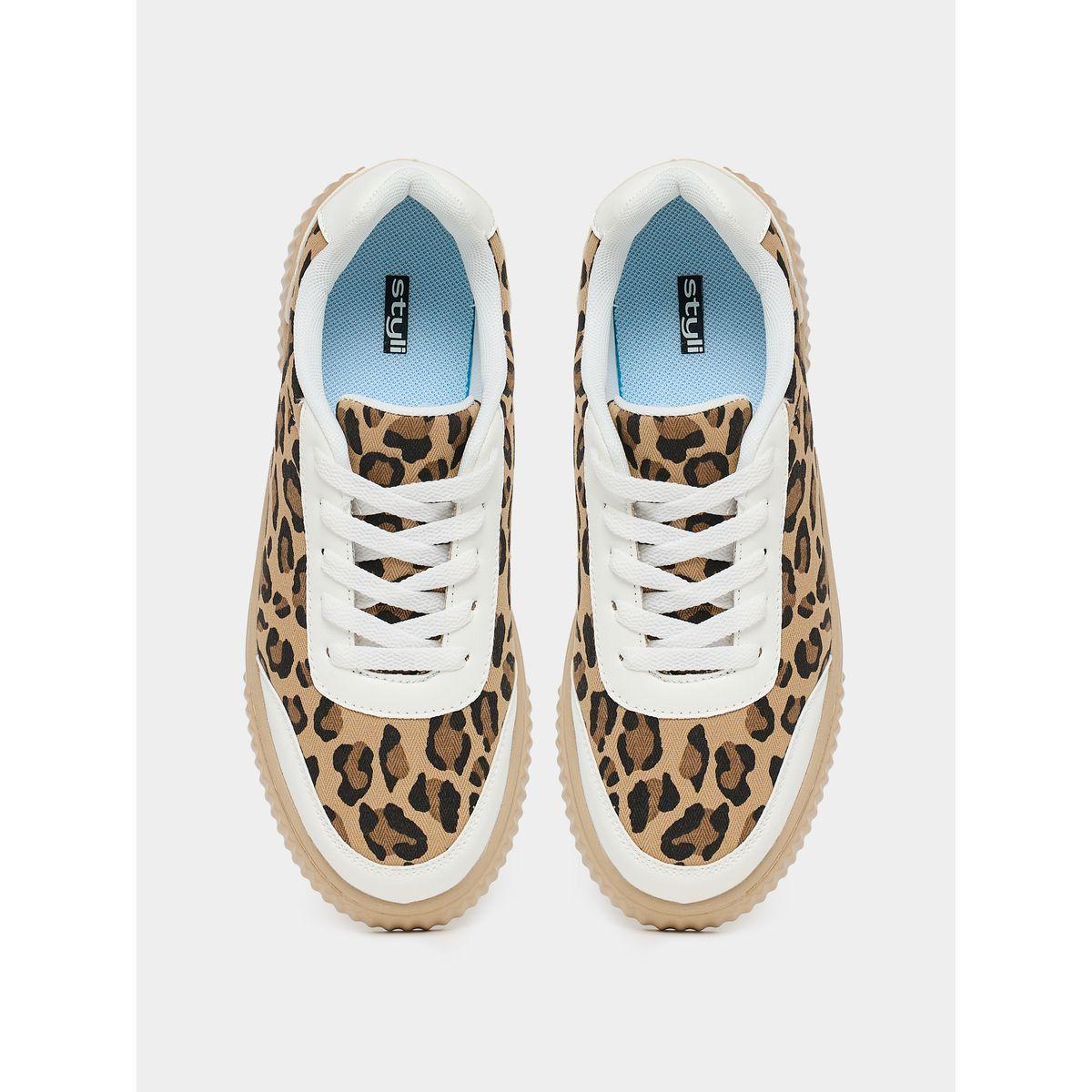 حذاء سنيكرز بطبعة حيوان ورباط غلق-women-shoes-sneakers-image-6