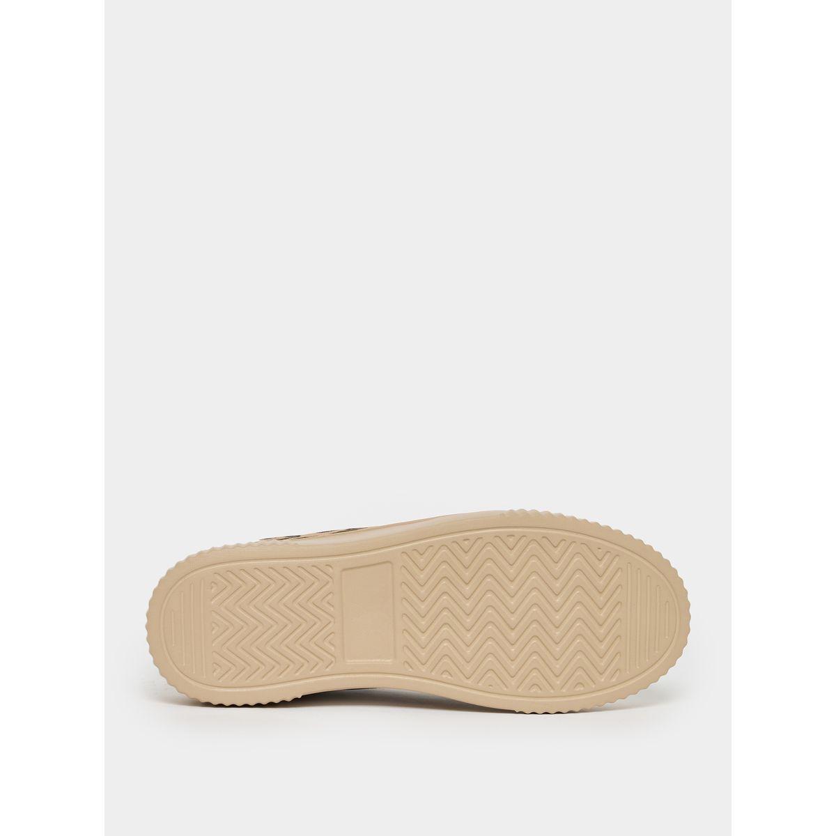حذاء سنيكرز بطبعة حيوان ورباط غلق-women-shoes-sneakers-image-7