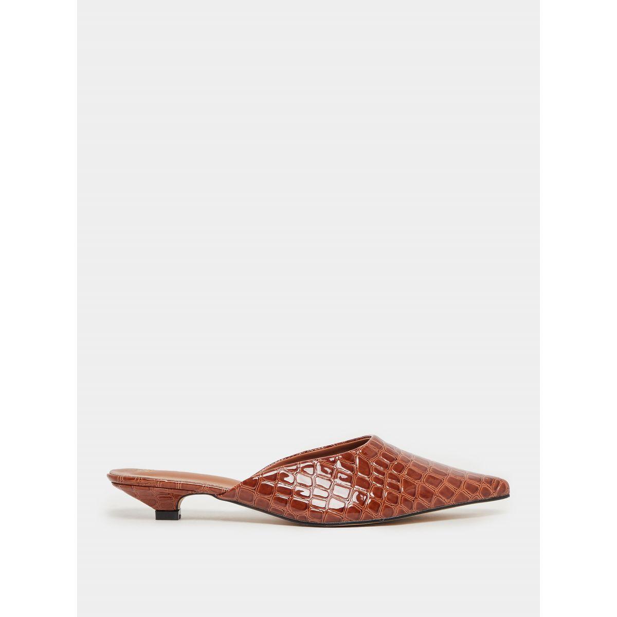 حذاء ميولز بمقدمة مدببة وتفاصيل بارزة الملمس-women-shoes-loafersandmoccasins-image-6