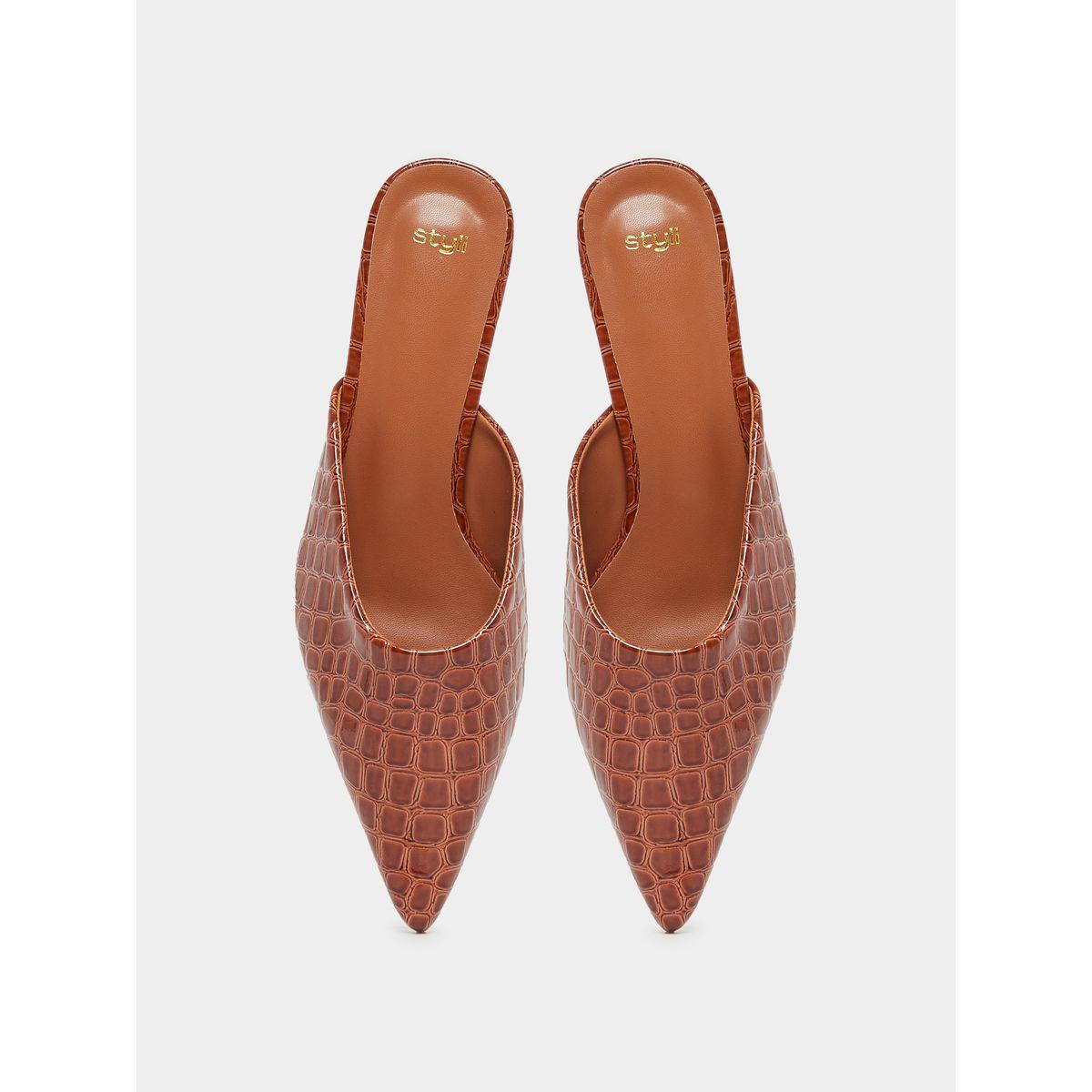 حذاء ميولز بمقدمة مدببة وتفاصيل بارزة الملمس-women-shoes-loafersandmoccasins-image-2