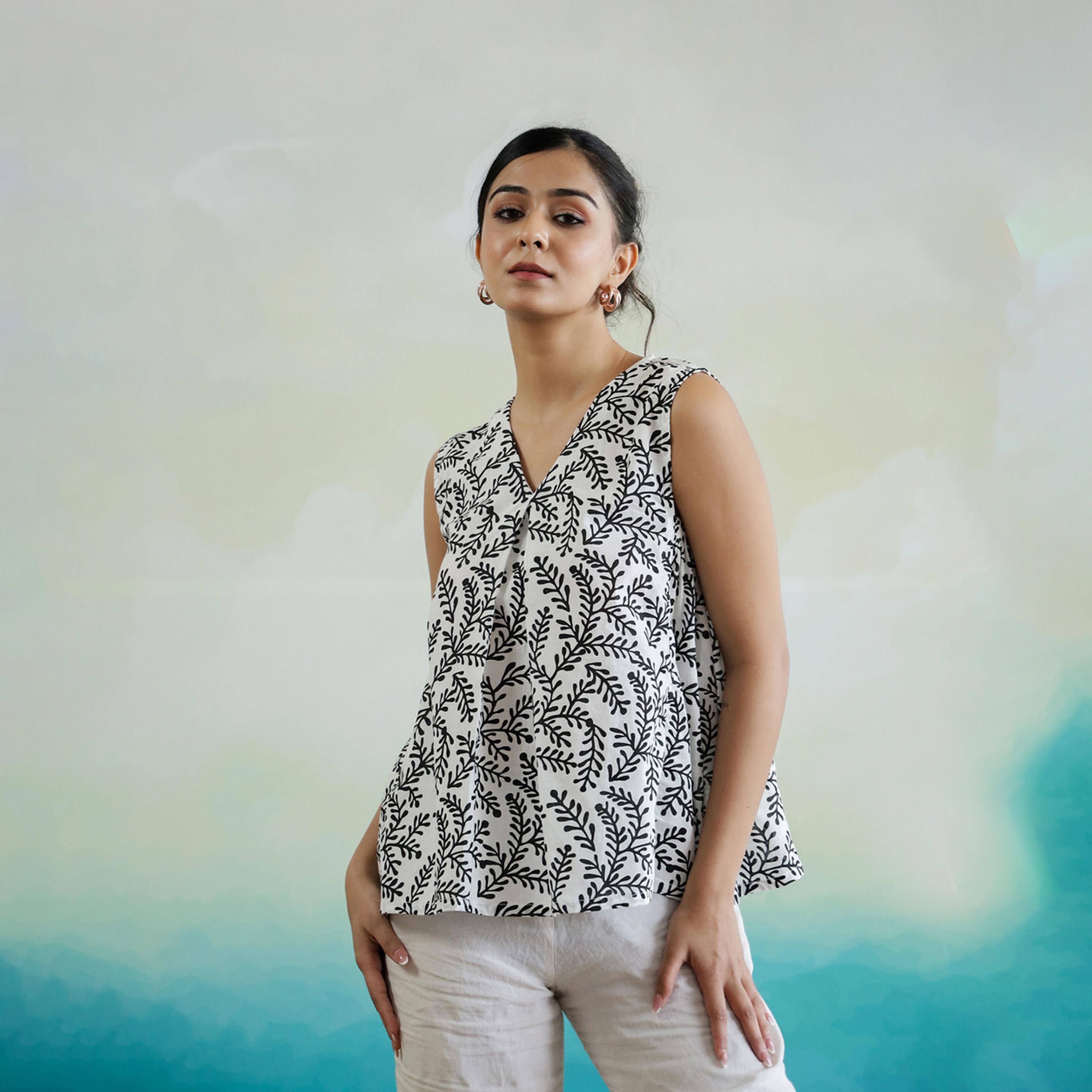 سانسكروتي هومز × ستايلي - بلوزة قطنية بدون أكمام بفتحة رقبة على شكل V وطبعة زهور-women-clothing-shirtsandblouses-blouses-image-3