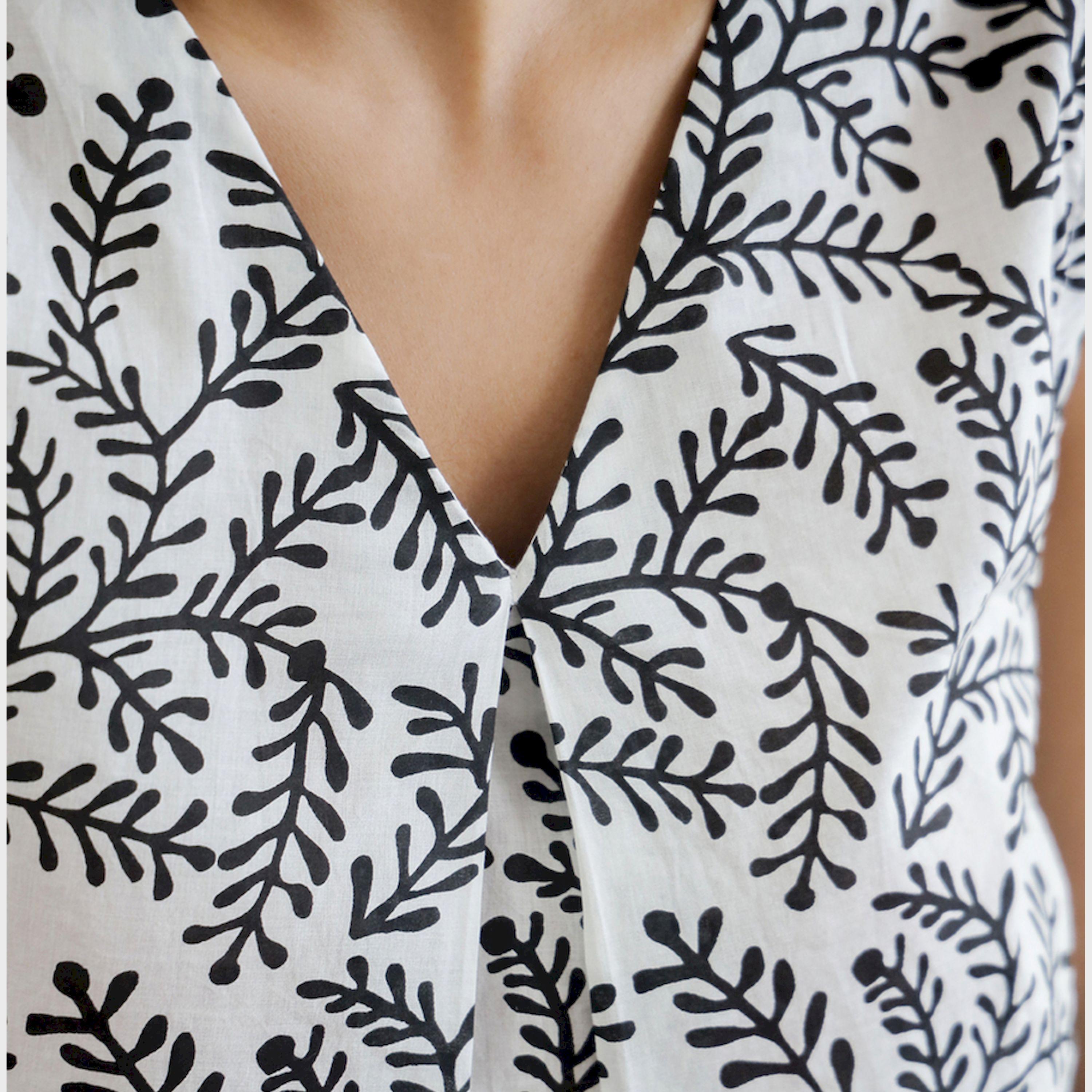 سانسكروتي هومز × ستايلي - بلوزة قطنية بدون أكمام بفتحة رقبة على شكل V وطبعة زهور-women-clothing-shirtsandblouses-blouses-image-6