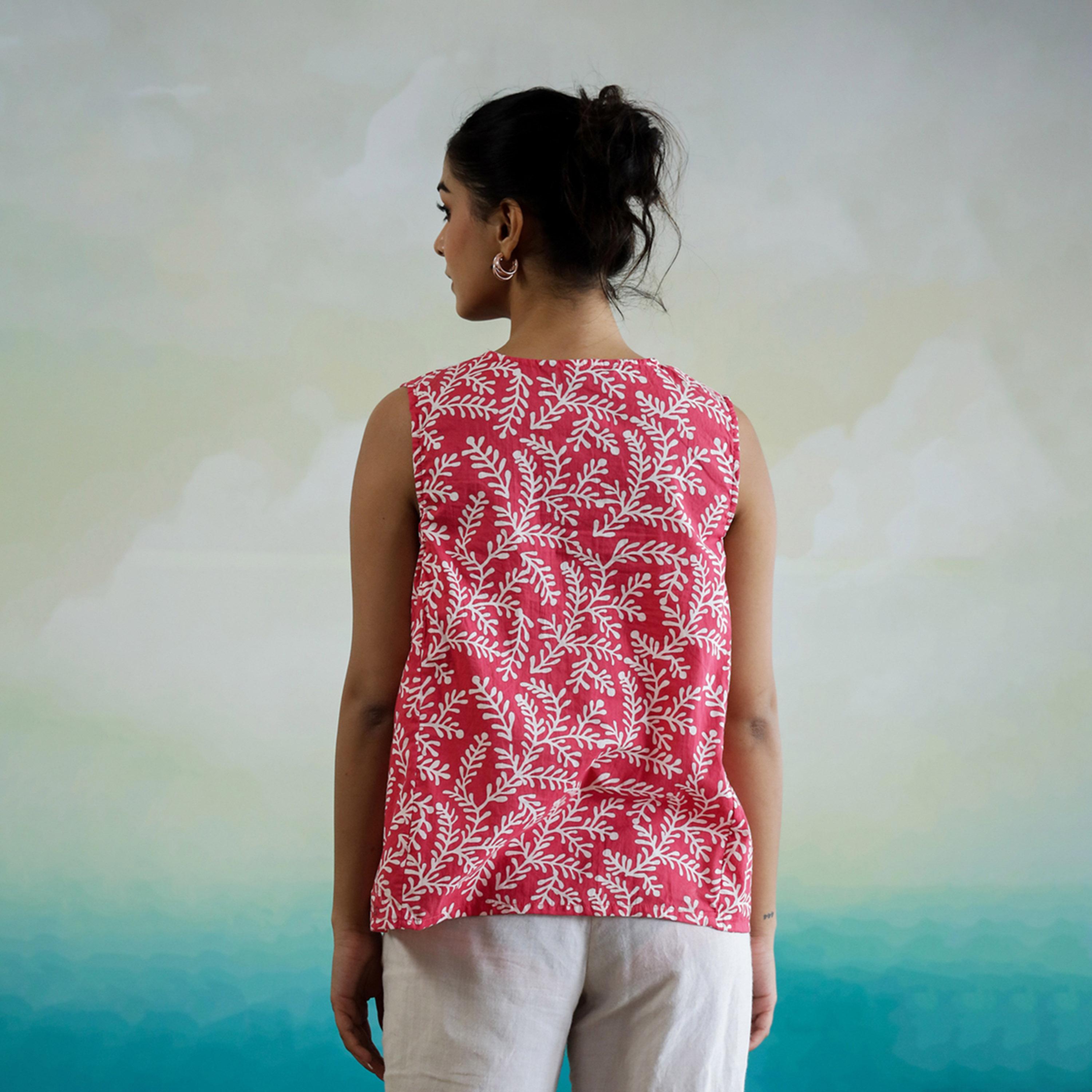 سانسكروتي هومز × ستايلي - بلوزة قطنية بدون أكمام بفتحة رقبة على شكل V وطبعة زهور-women-clothing-shirtsandblouses-blouses-image-2