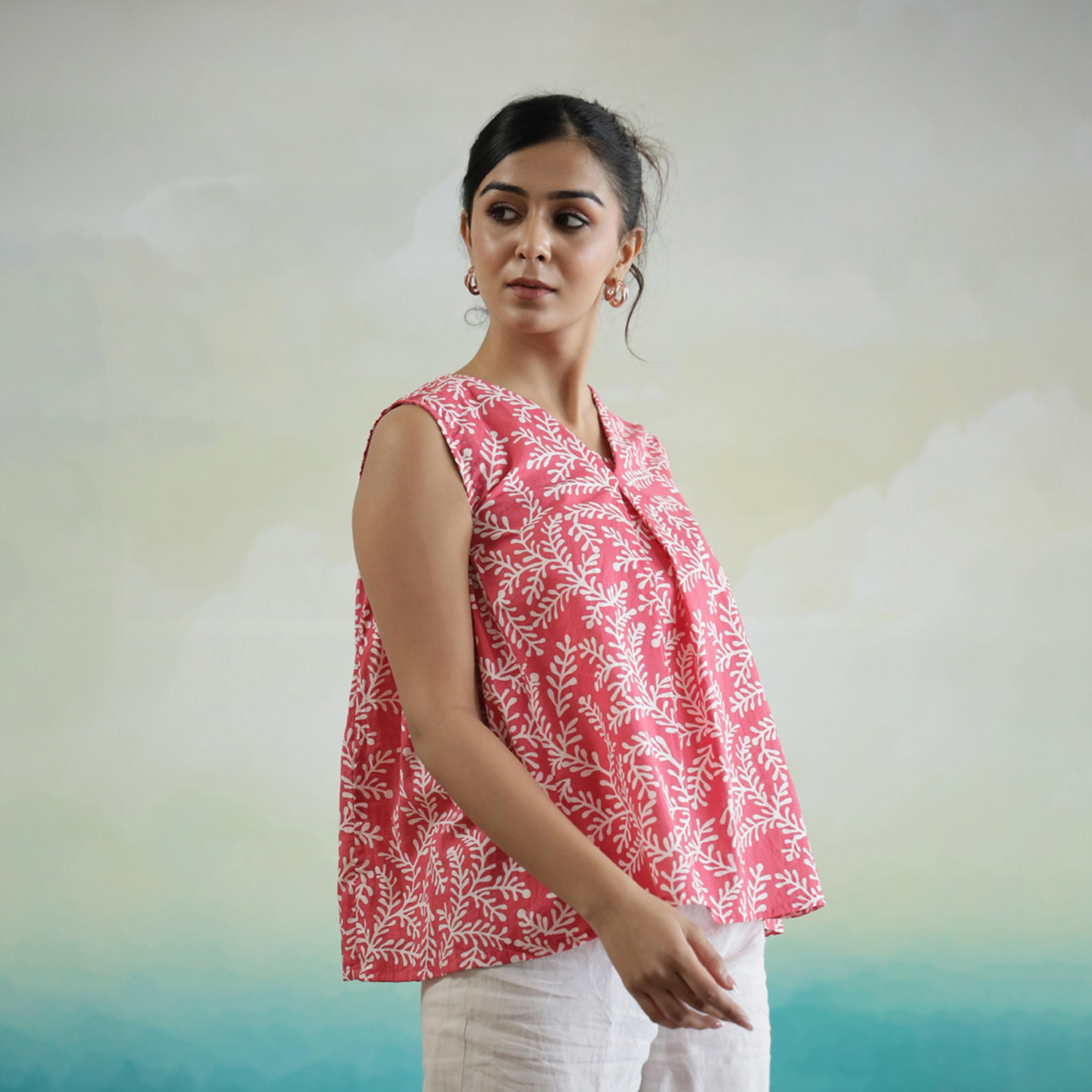 سانسكروتي هومز × ستايلي - بلوزة قطنية بدون أكمام بفتحة رقبة على شكل V وطبعة زهور-women-clothing-shirtsandblouses-blouses-image-5
