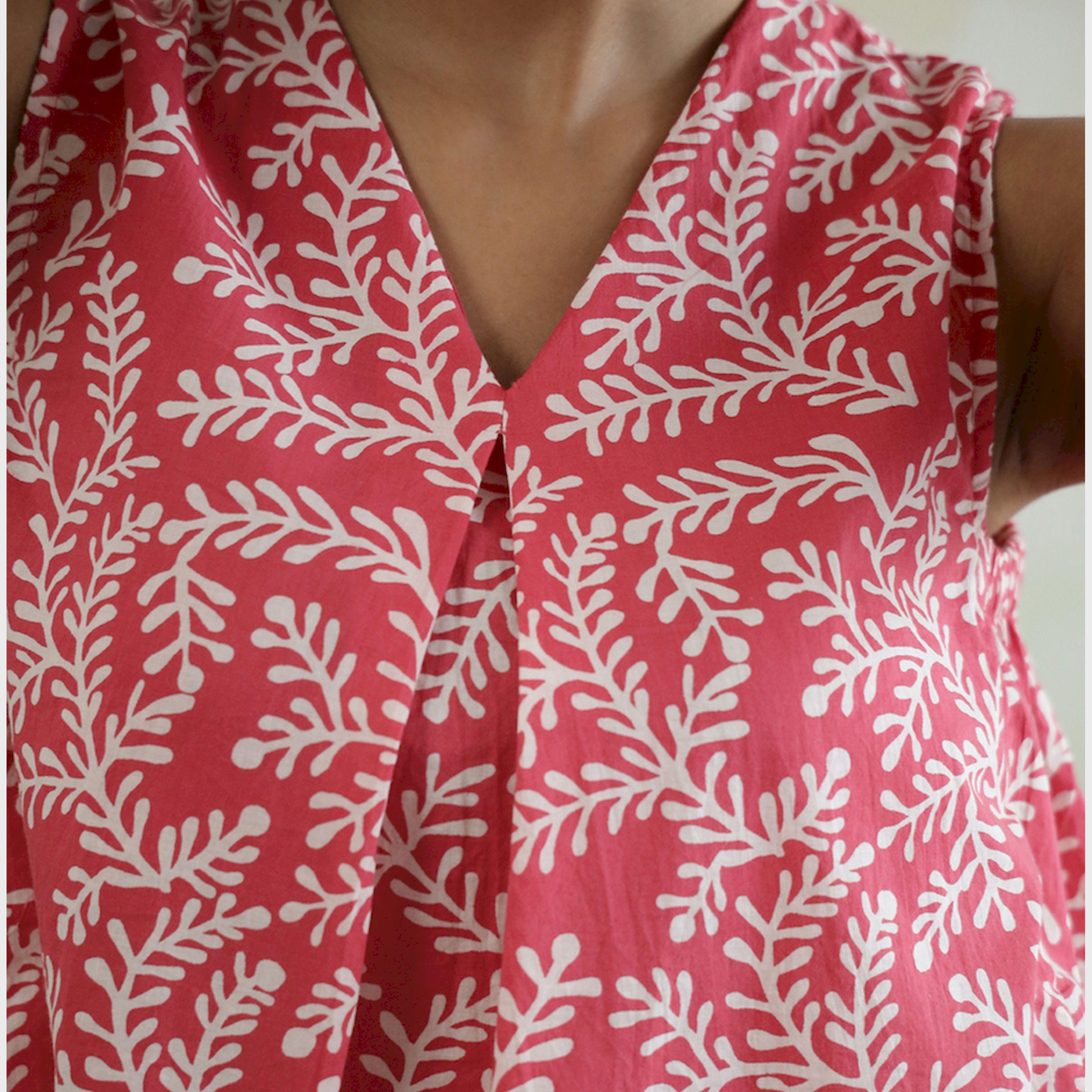 سانسكروتي هومز × ستايلي - بلوزة قطنية بدون أكمام بفتحة رقبة على شكل V وطبعة زهور-women-clothing-shirtsandblouses-blouses-image-6