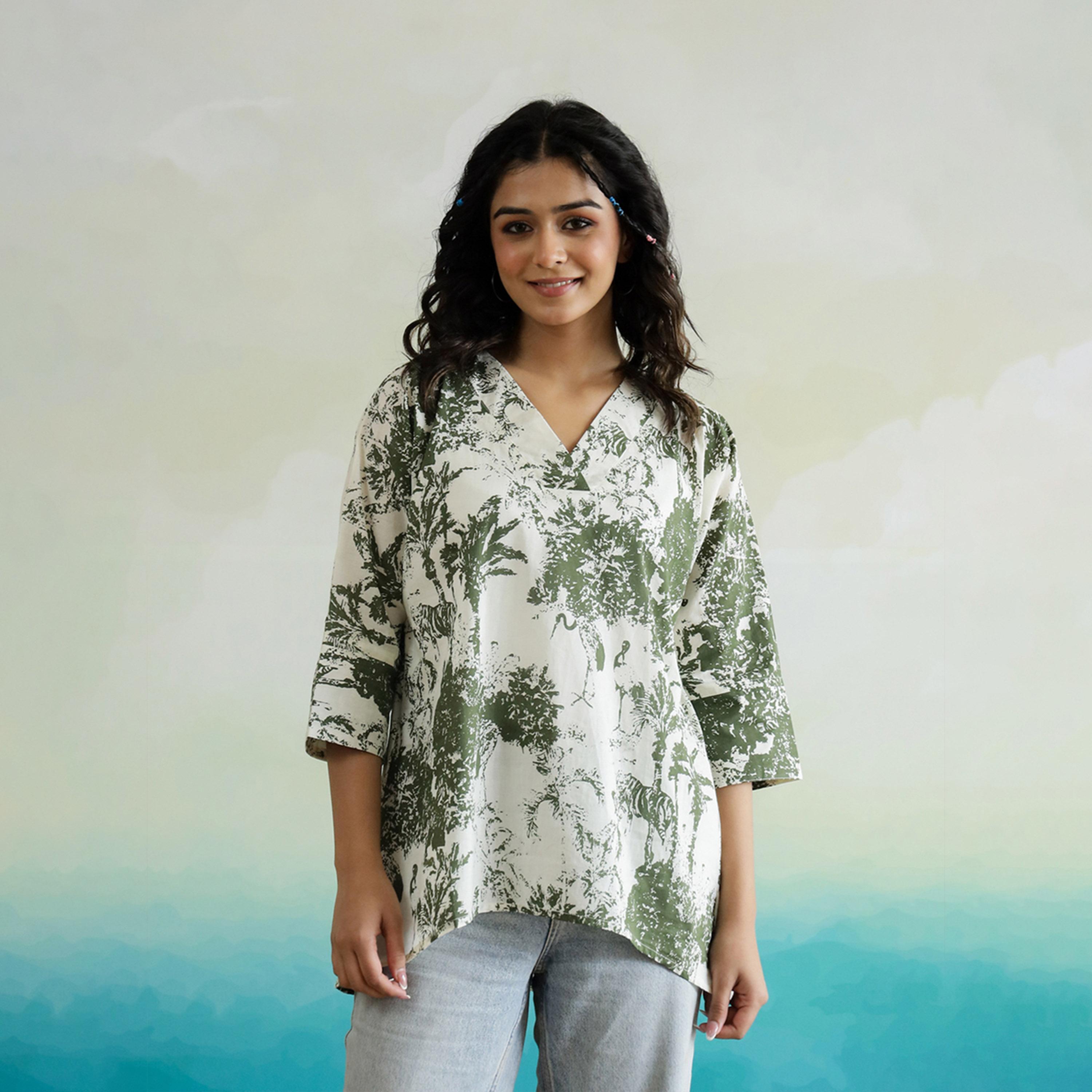 سانسكروتي هومز × ستايلي - بلوزة قطنية بطبعة زهور كاملة وفتحة رقبة على شكل V-women-clothing-shirtsandblouses-blouses-image-1