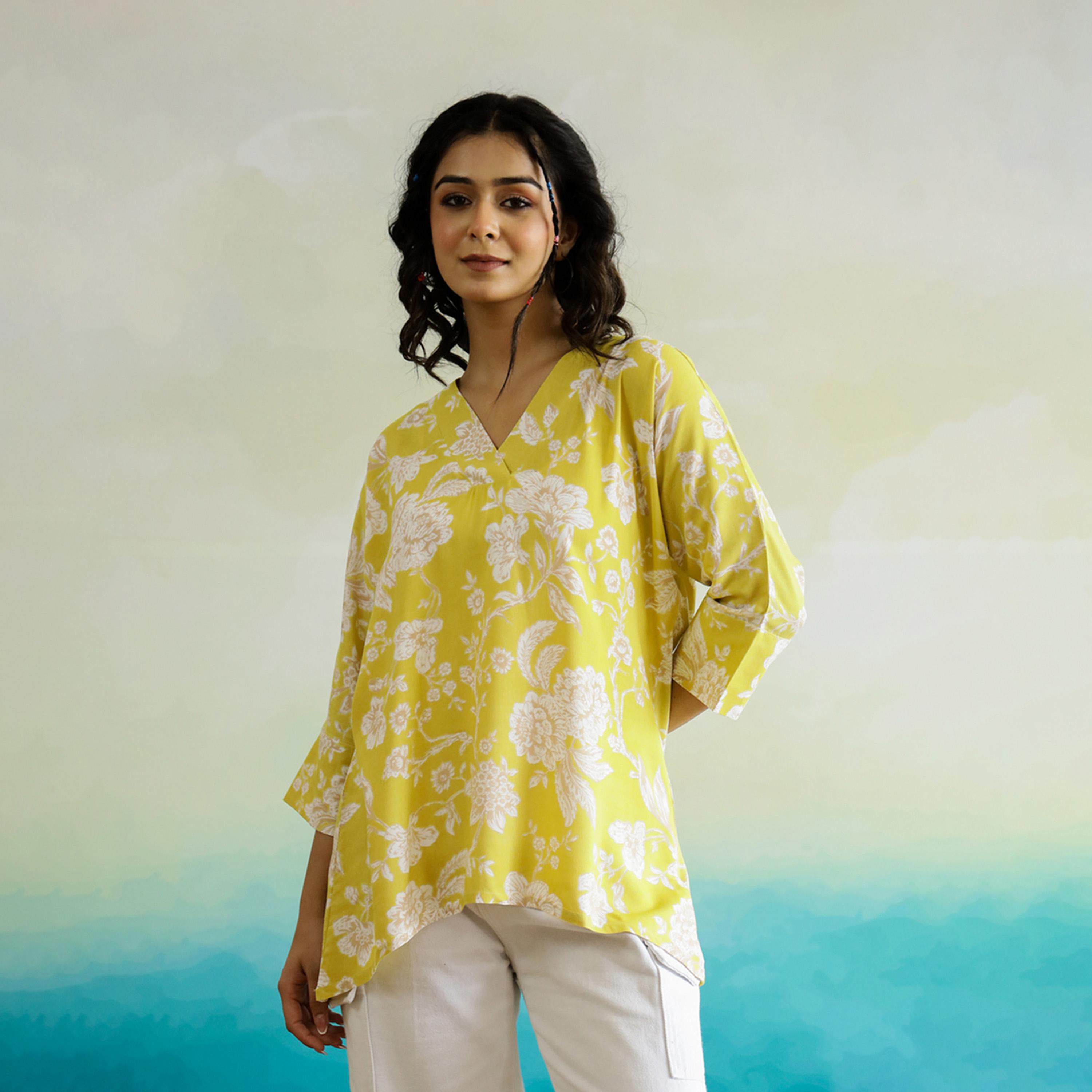 سانسكروتي هومز × ستايلي - بلوزة قطنية بطبعة زهور كاملة وفتحة رقبة على شكل V-women-clothing-shirtsandblouses-blouses-image-3