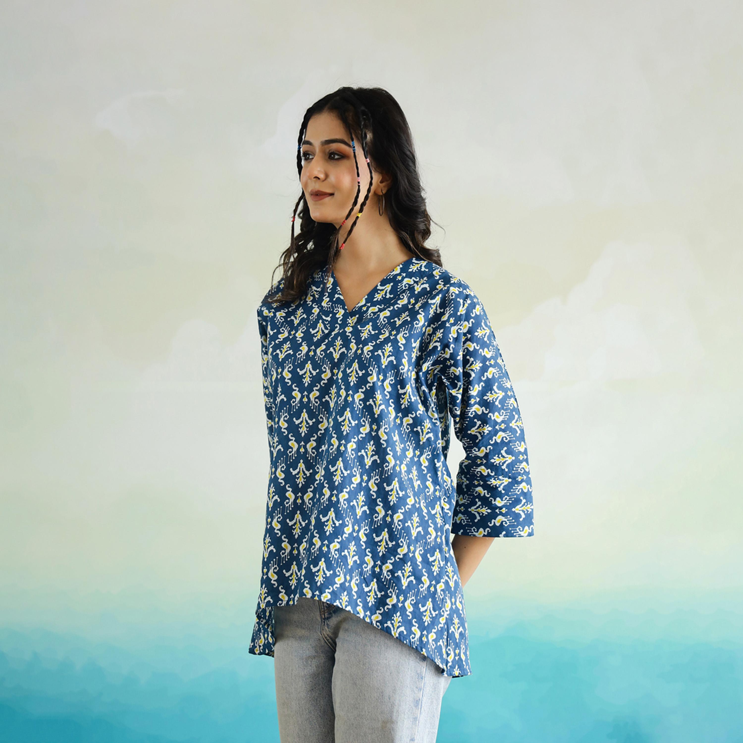 سانسكروتي هومز × ستايلي - بلوزة قطنية بطبعة زهور كاملة وفتحة رقبة على شكل V-women-clothing-shirtsandblouses-blouses-image-4
