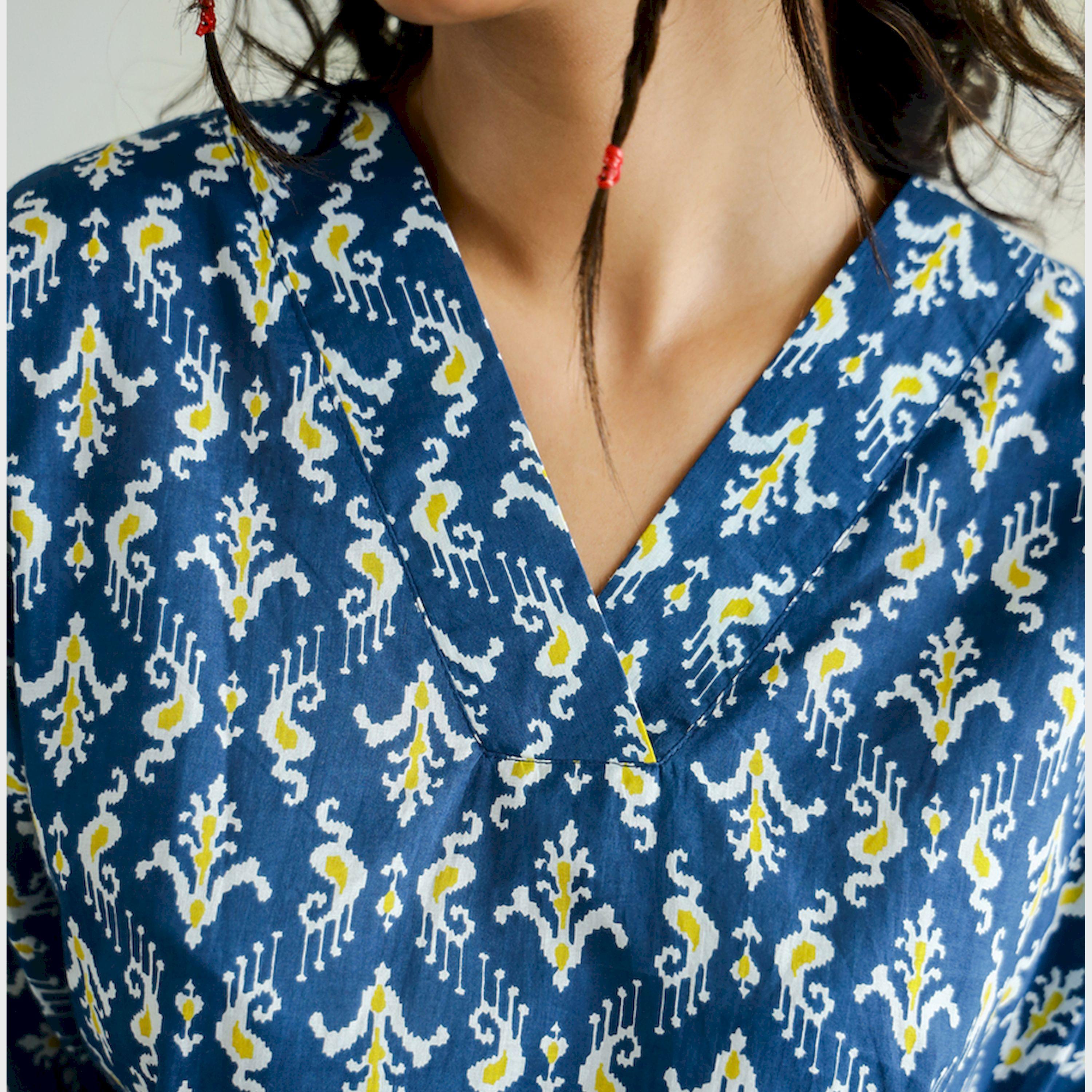 سانسكروتي هومز × ستايلي - بلوزة قطنية بطبعة زهور كاملة وفتحة رقبة على شكل V-women-clothing-shirtsandblouses-blouses-image-6