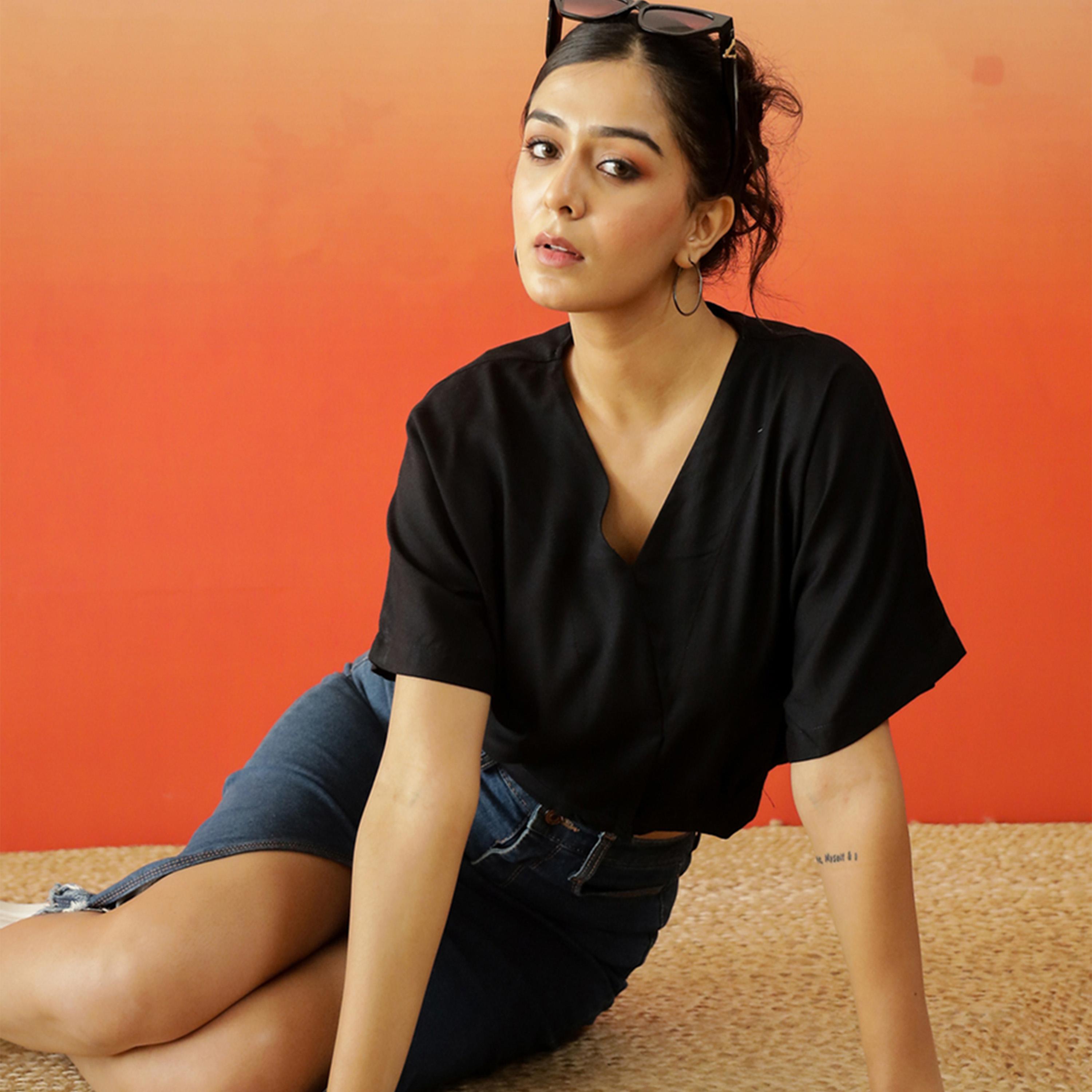سانسكروتي هومز × ستايلي - بلوزة قطنية سادة بأكمام ممتدة ورقبة على شكل V-women-clothing-shirtsandblouses-blouses-image-6
