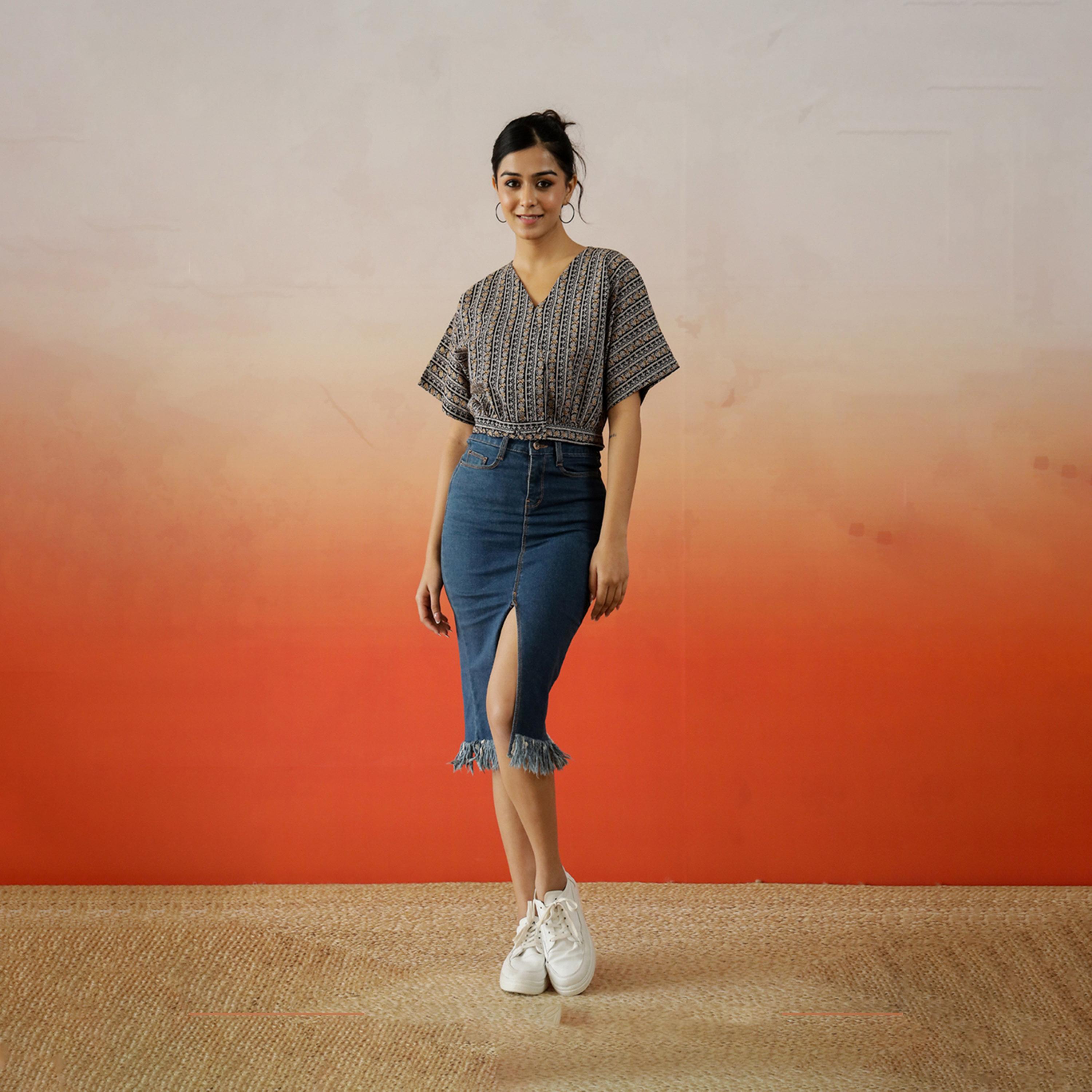 سانسكروتي هومز × ستايلي - بلوزة قطنية بأكمام ممتدة بطبعة زهور كاملة-women-clothing-shirtsandblouses-blouses-image-1