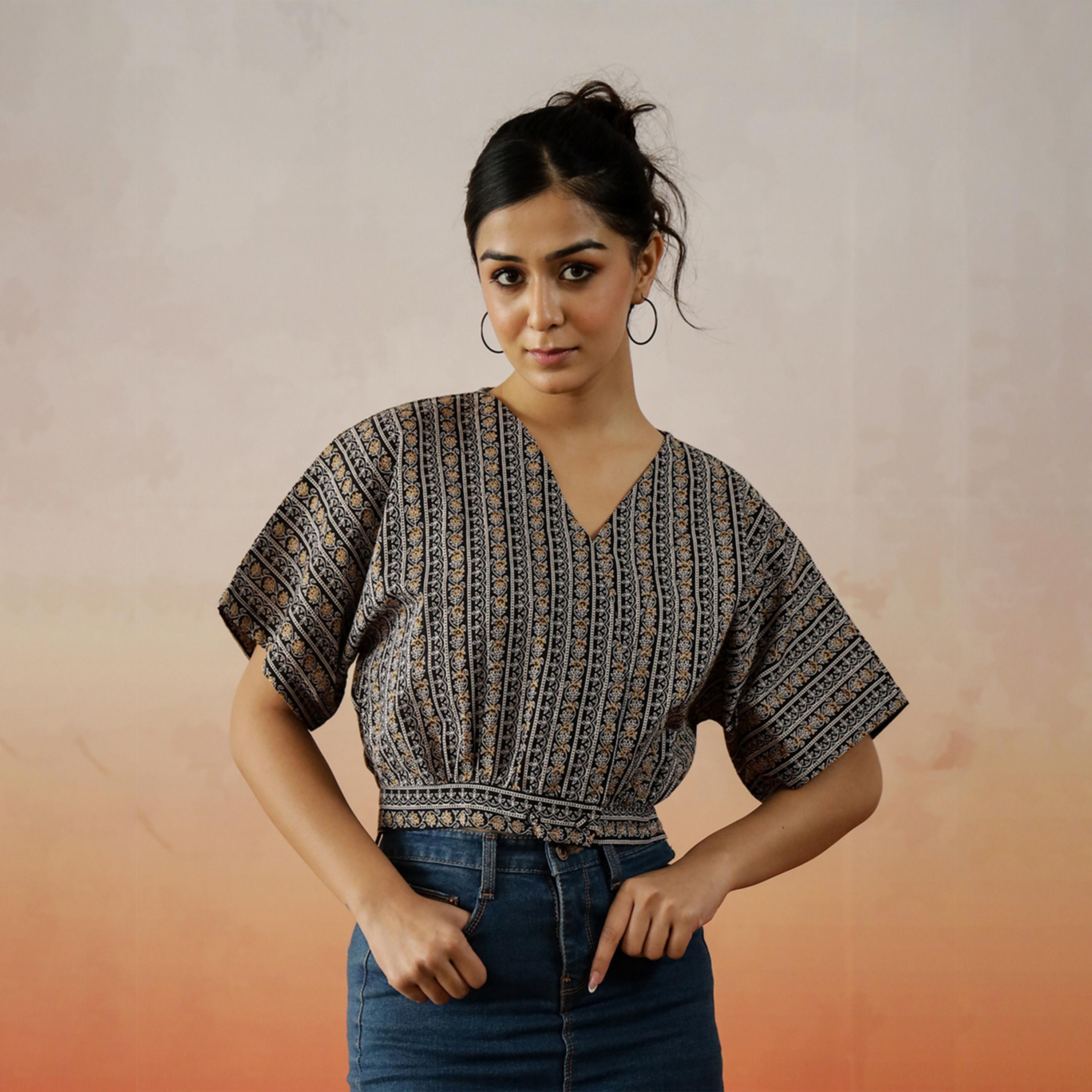 سانسكروتي هومز × ستايلي - بلوزة قطنية بأكمام ممتدة بطبعة زهور كاملة-women-clothing-shirtsandblouses-blouses-image-3