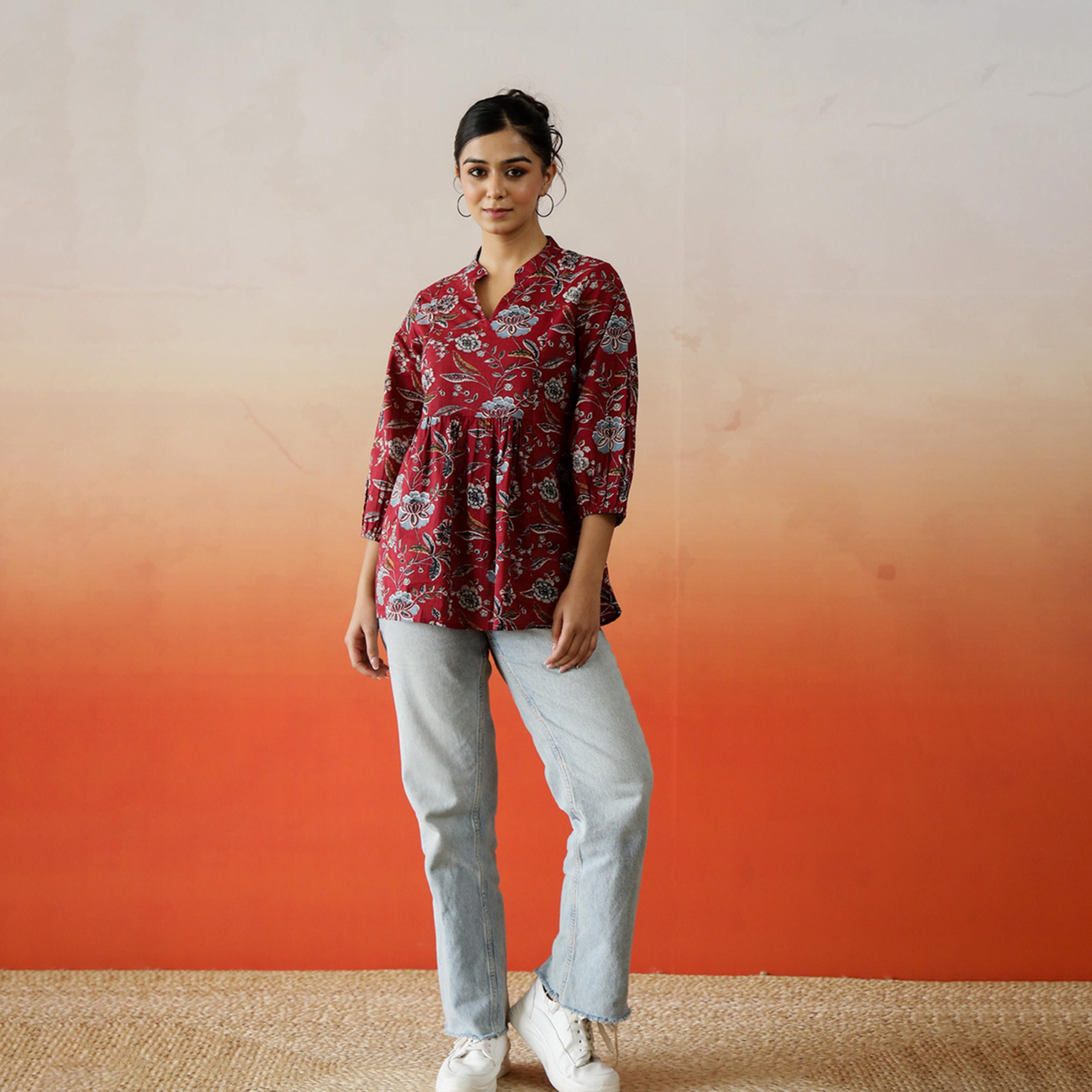 سانسكروتي هومز × ستايلي - بلوزة قطنية بطبعة زهور وفتحة رقبة على شكل V وحاشية مكشكشة-women-clothing-shirtsandblouses-blouses-image-5