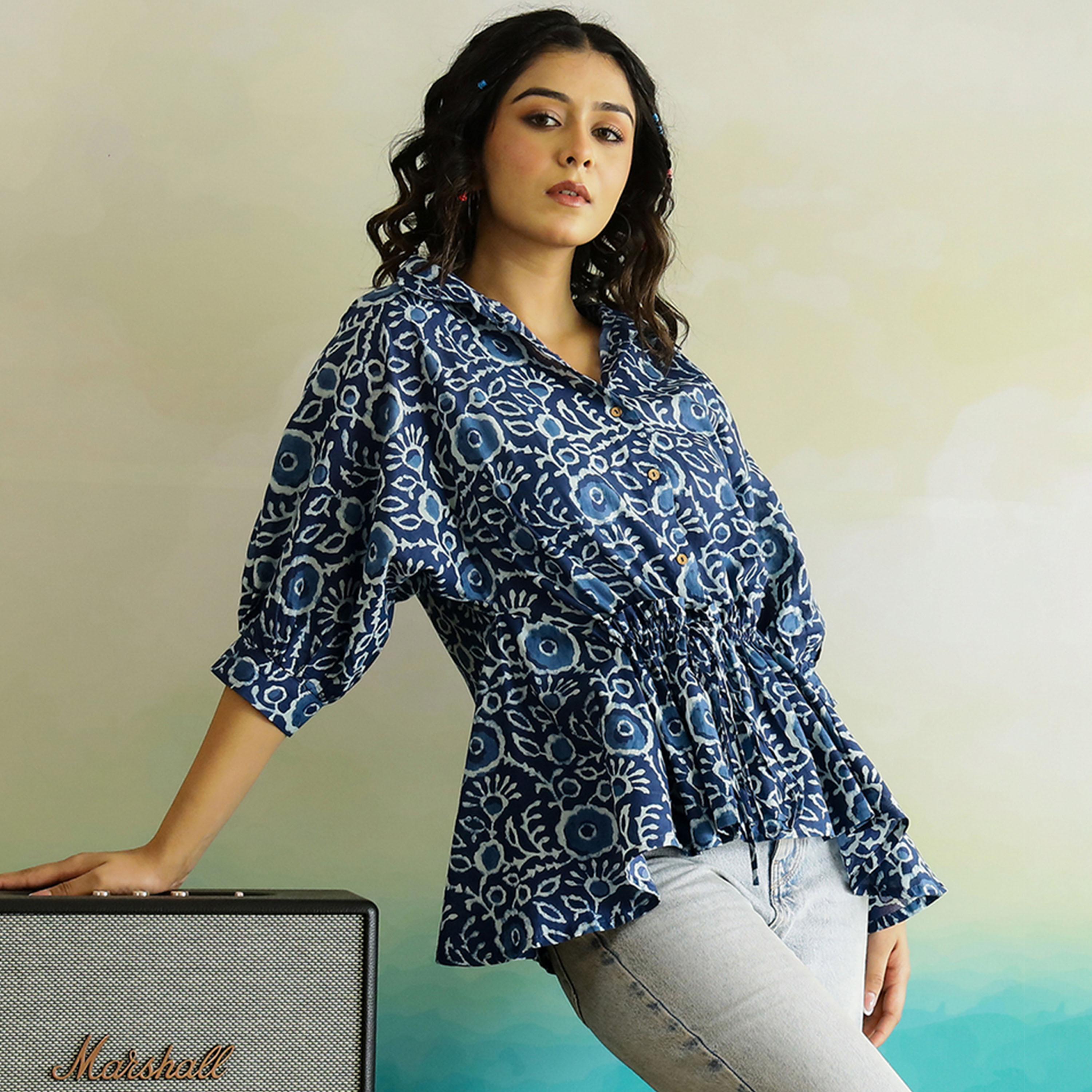 سانسكروتي هومز × ستايلي - بلوزة قطنية بأكمام خفاش مطبوعة بالورود مع تفاصيل مجعدة-women-clothing-shirtsandblouses-blouses-image-2
