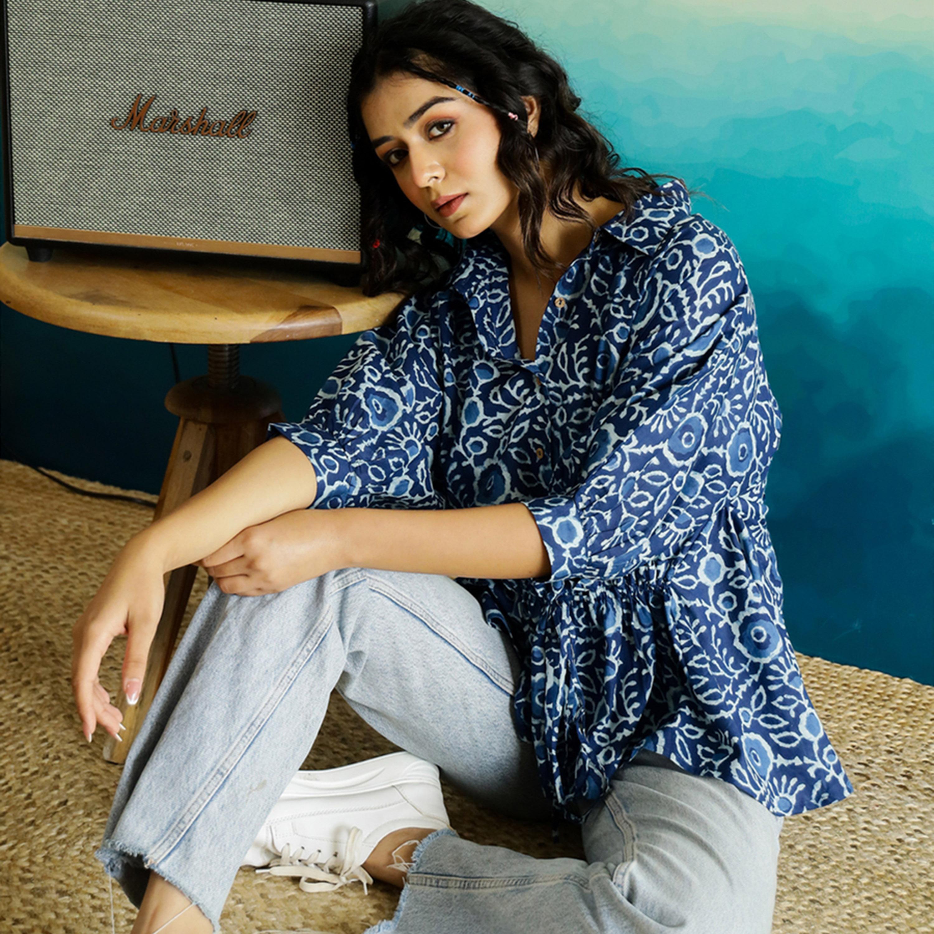 سانسكروتي هومز × ستايلي - بلوزة قطنية بأكمام خفاش مطبوعة بالورود مع تفاصيل مجعدة-women-clothing-shirtsandblouses-blouses-image-3