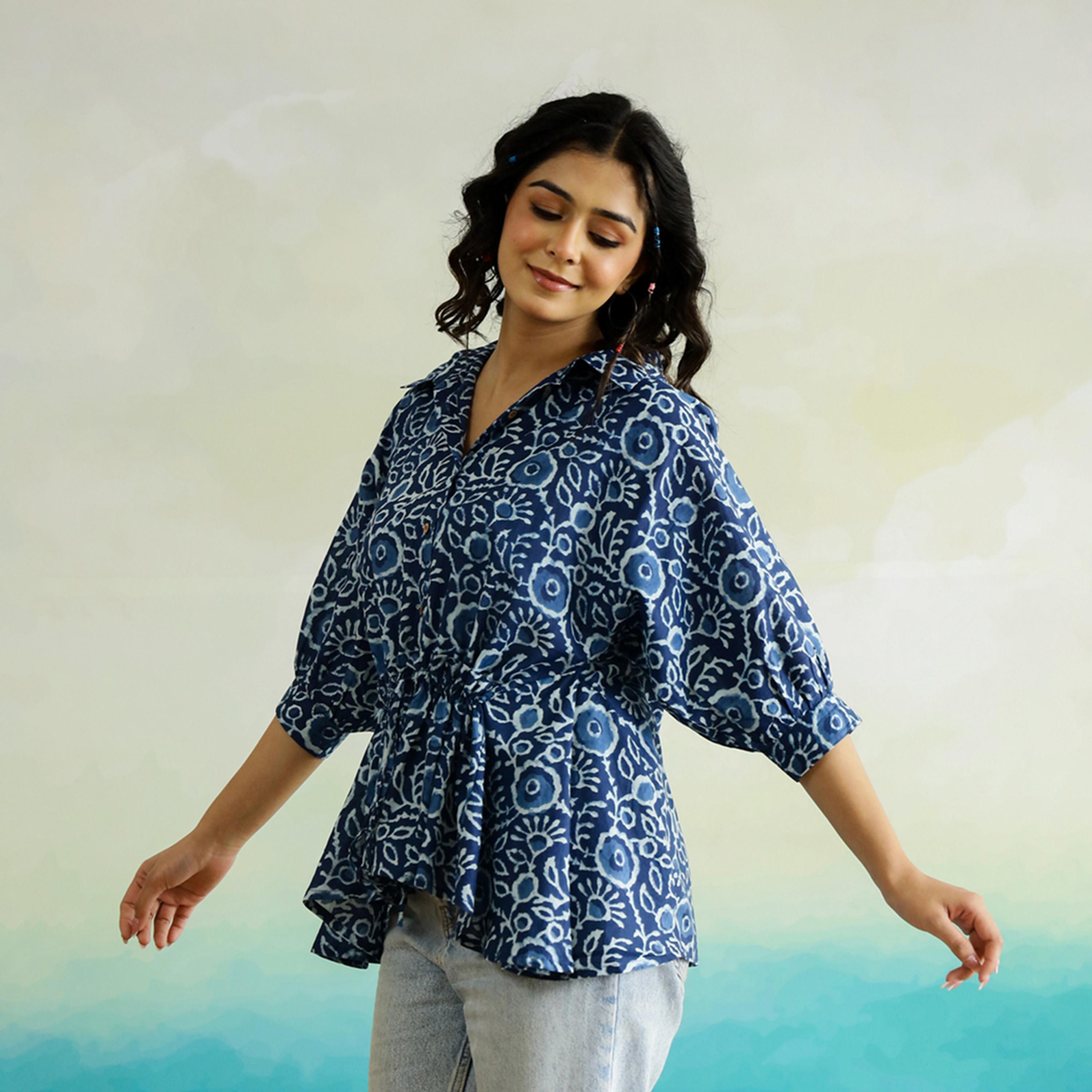 سانسكروتي هومز × ستايلي - بلوزة قطنية بأكمام خفاش مطبوعة بالورود مع تفاصيل مجعدة-women-clothing-shirtsandblouses-blouses-image-5