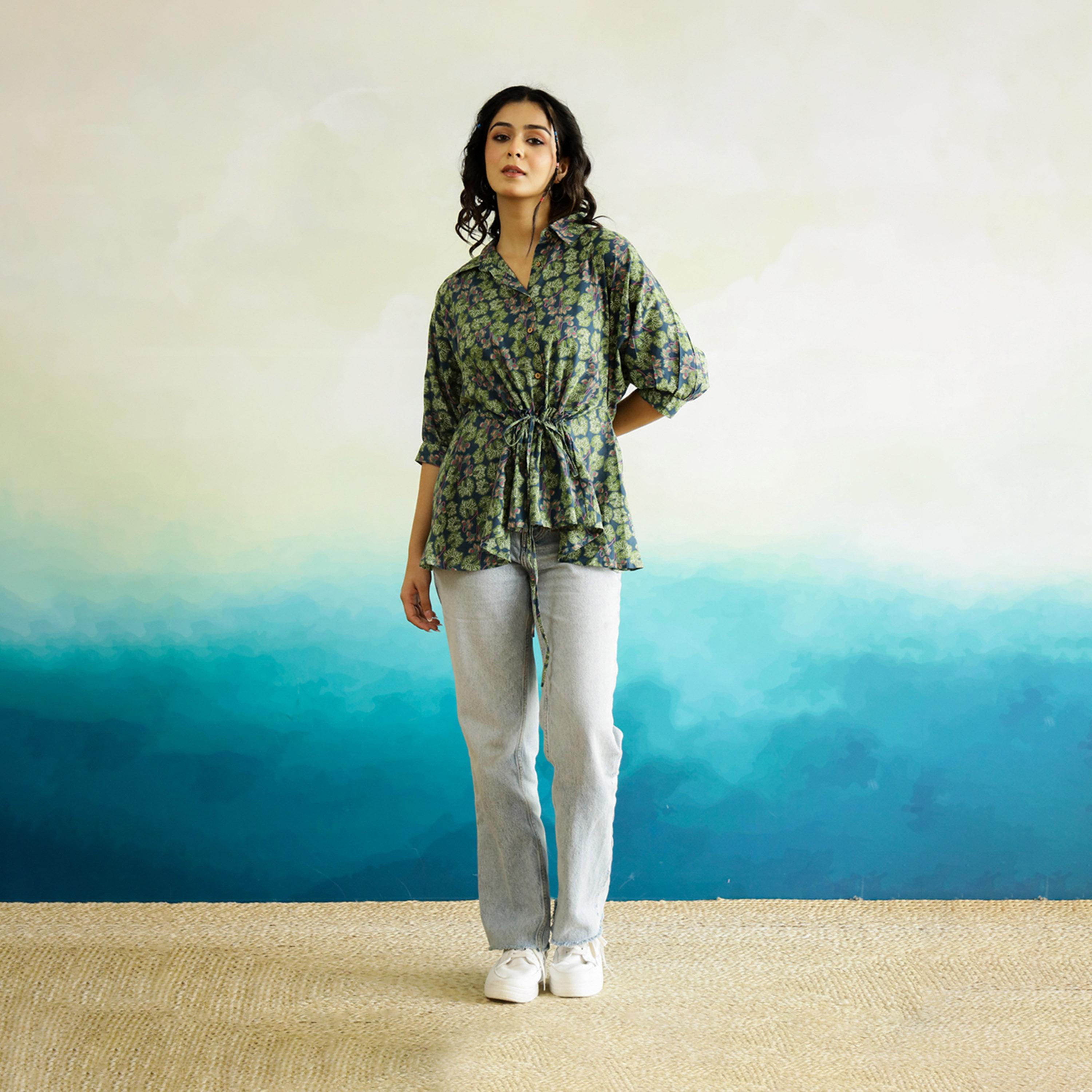 سانسكروتي هومز × ستايلي - بلوزة قطنية بطبعة زهور مع رباط خصر-women-clothing-shirtsandblouses-blouses-image-1