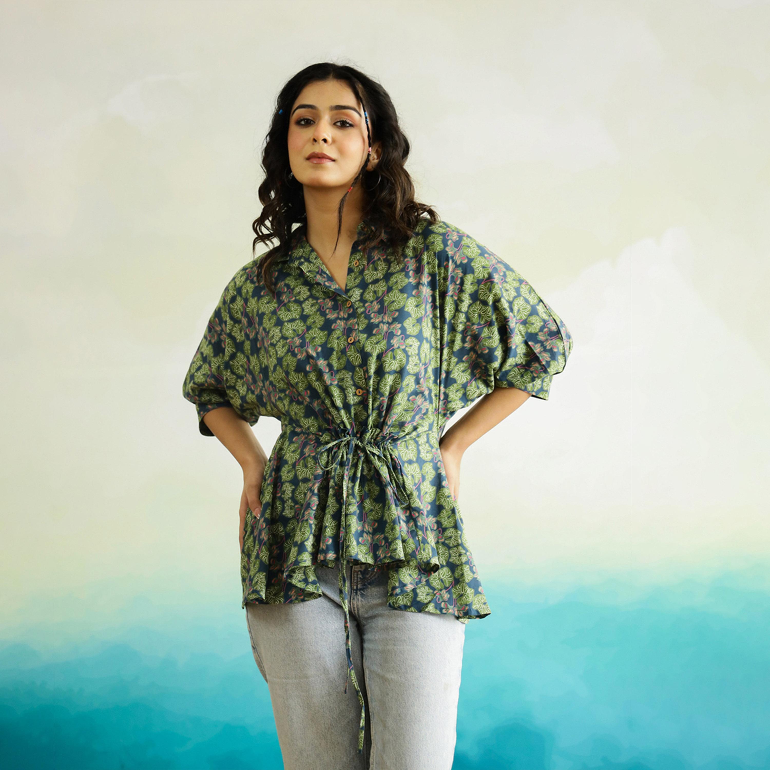 سانسكروتي هومز × ستايلي - بلوزة قطنية بطبعة زهور مع رباط خصر-women-clothing-shirtsandblouses-blouses-image-3