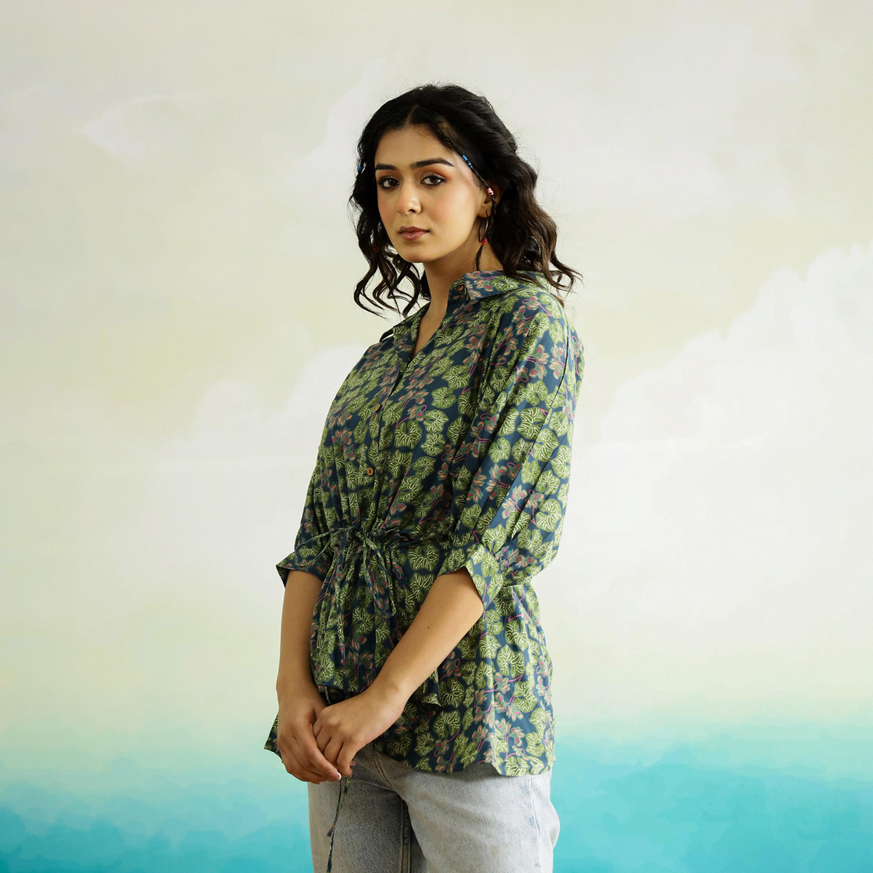 سانسكروتي هومز × ستايلي - بلوزة قطنية بطبعة زهور مع رباط خصر-women-clothing-shirtsandblouses-blouses-image-4
