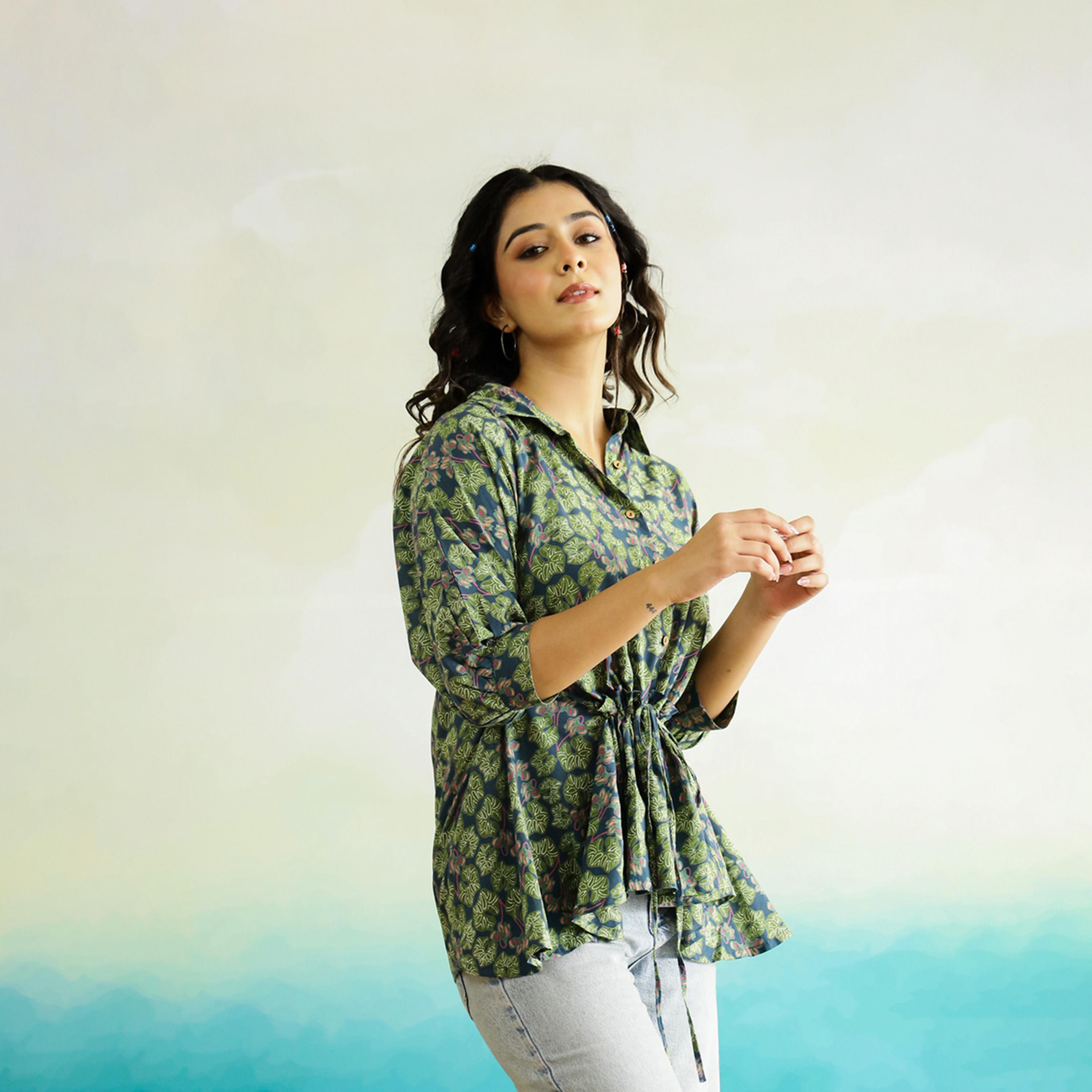 سانسكروتي هومز × ستايلي - بلوزة قطنية بطبعة زهور مع رباط خصر-women-clothing-shirtsandblouses-blouses-image-5