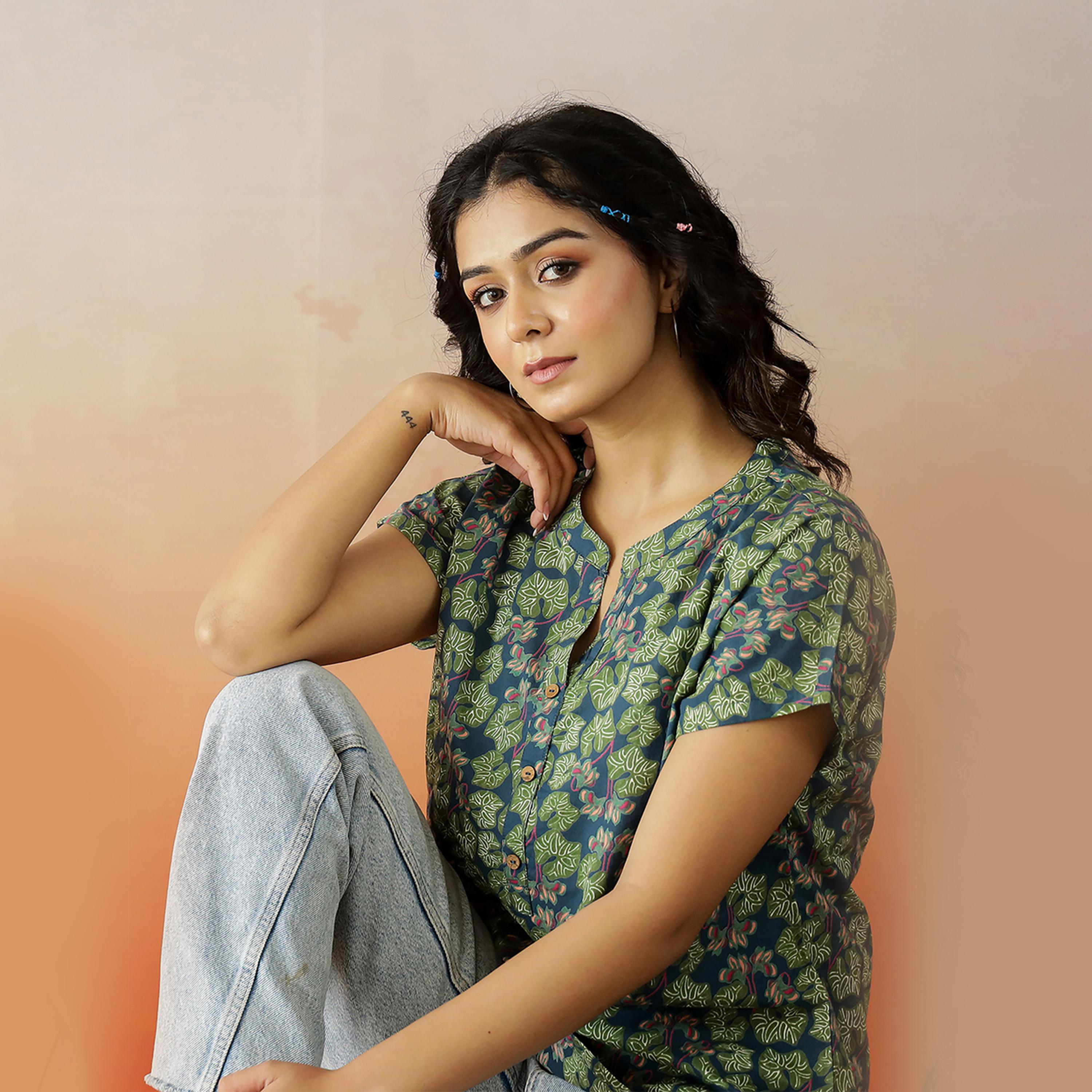 سانسكروتي هومز × ستايلي - بلوزة نسائية من القطن الخالص بطبعة زهور-women-clothing-shirtsandblouses-blouses-image-3