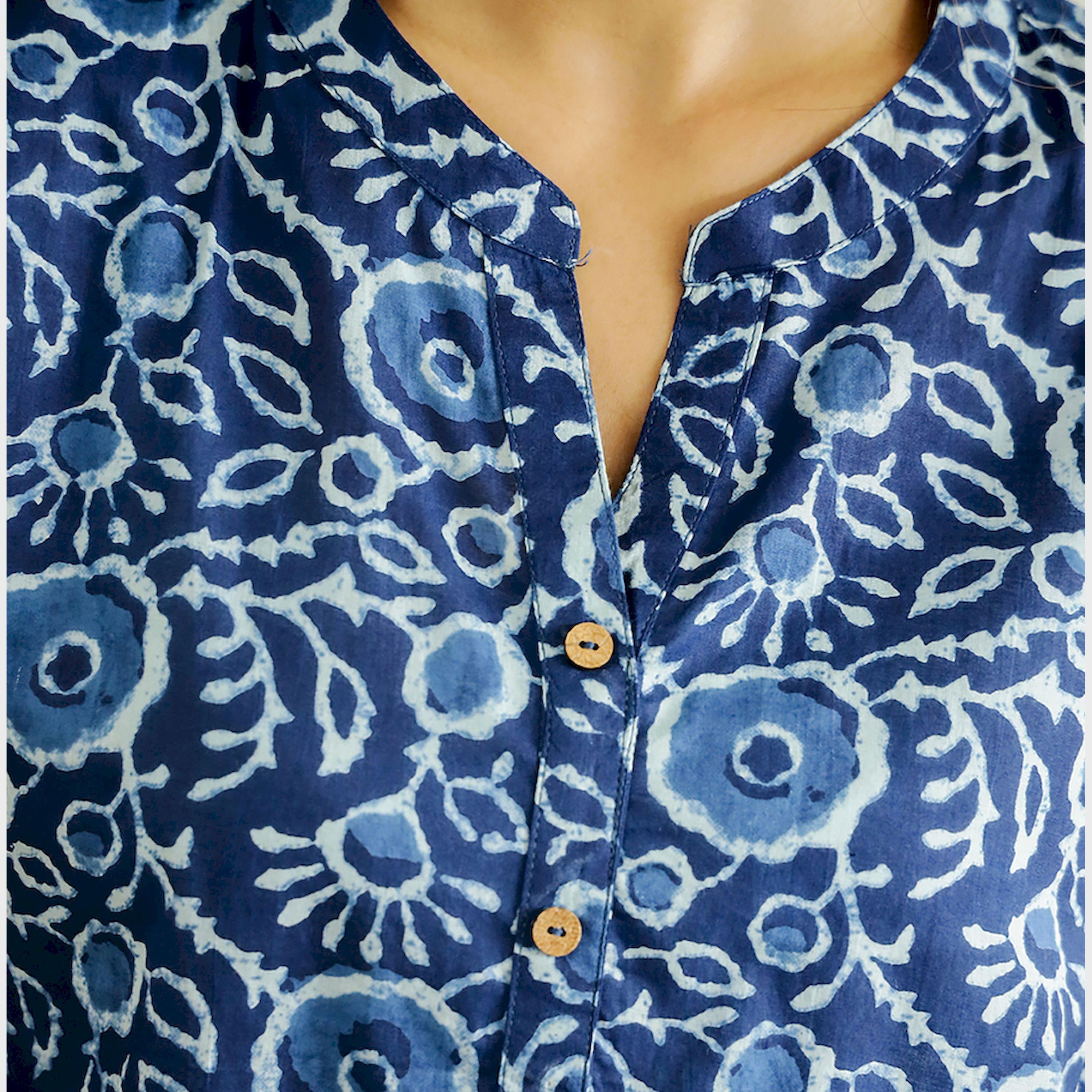 سانسكروتي هومز × ستايلي - بلوزة قطنية بطبعة زهور كاملة بفتحة رقبة صغيرة-women-clothing-shirtsandblouses-blouses-image-6