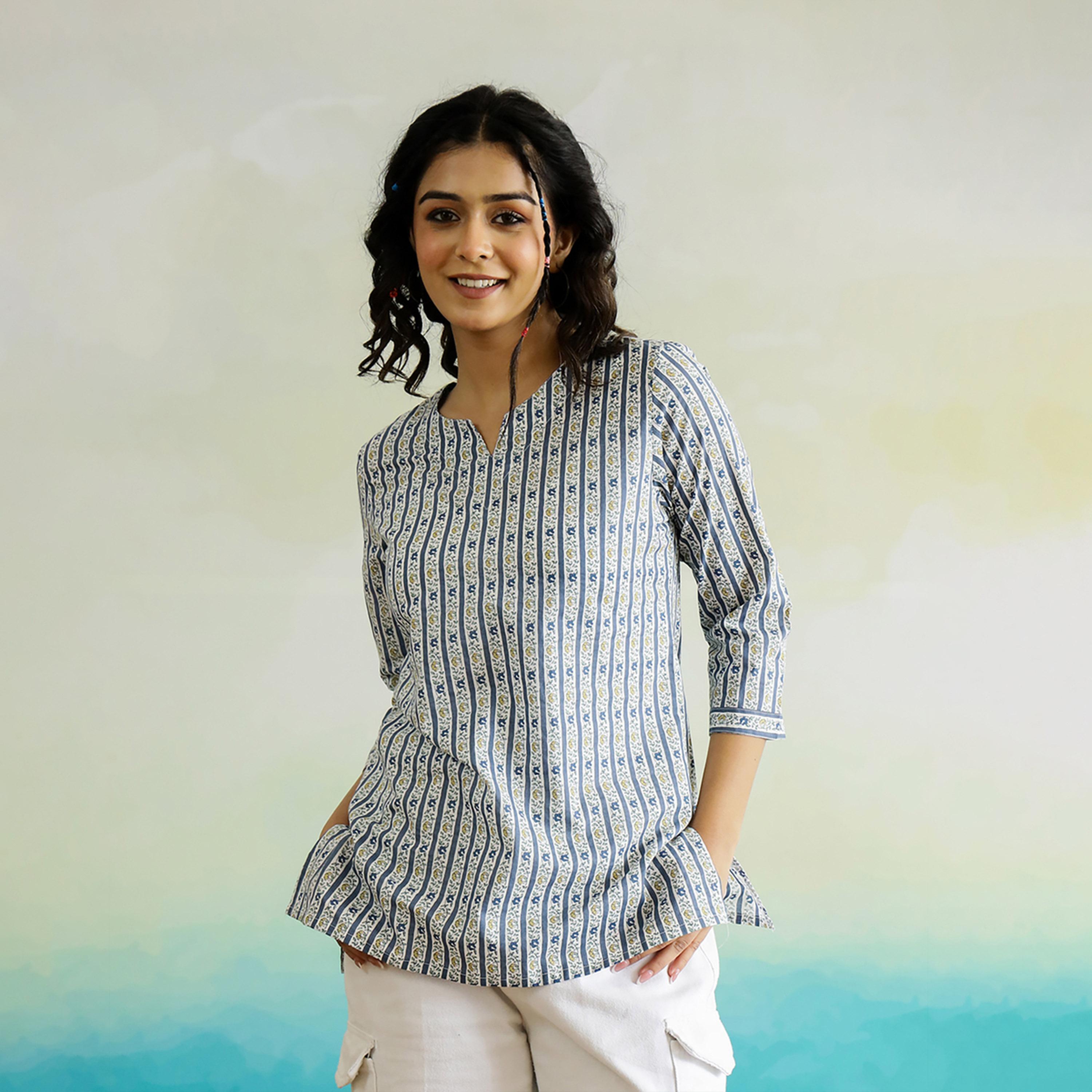 سانسكروتي هومز × ستايلي - بلوزة بقصّة عادية وطبعة كاملة وفتحة رقبة-women-clothing-ethnicwear-kurtas-image-1