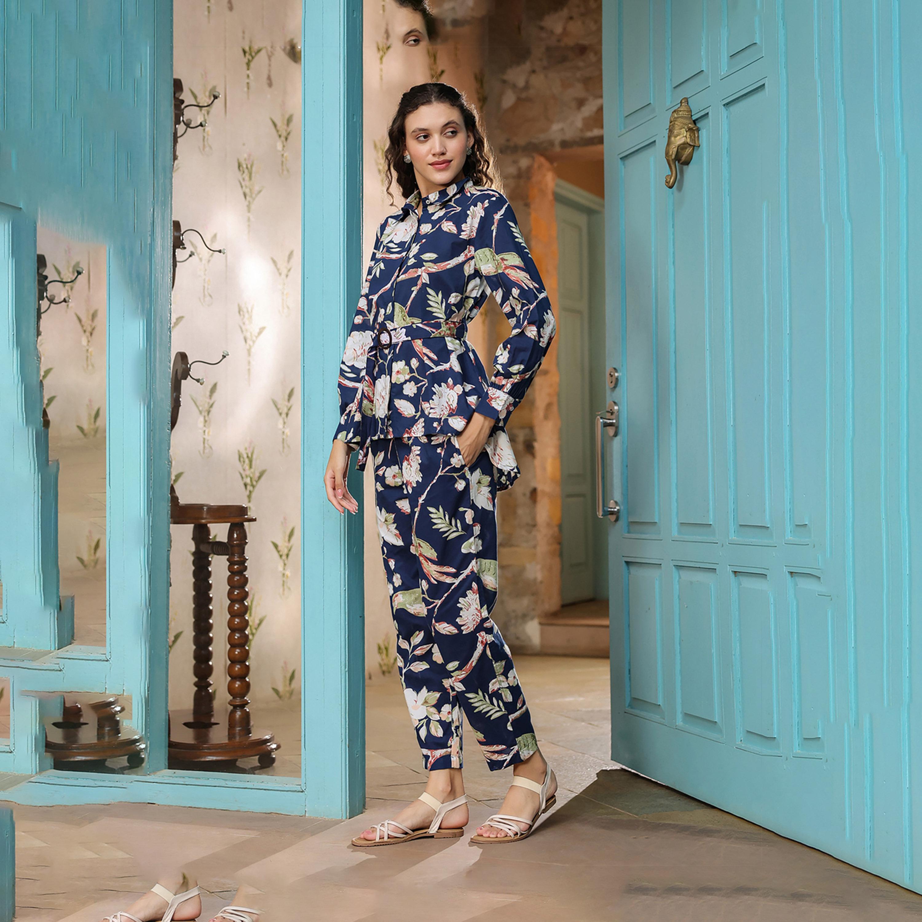 سانسكروتي هومز × ستايلي - قميص بحزام وبنطلون قطن مطبوع بالكامل-women-clothing-coordsets-image-4