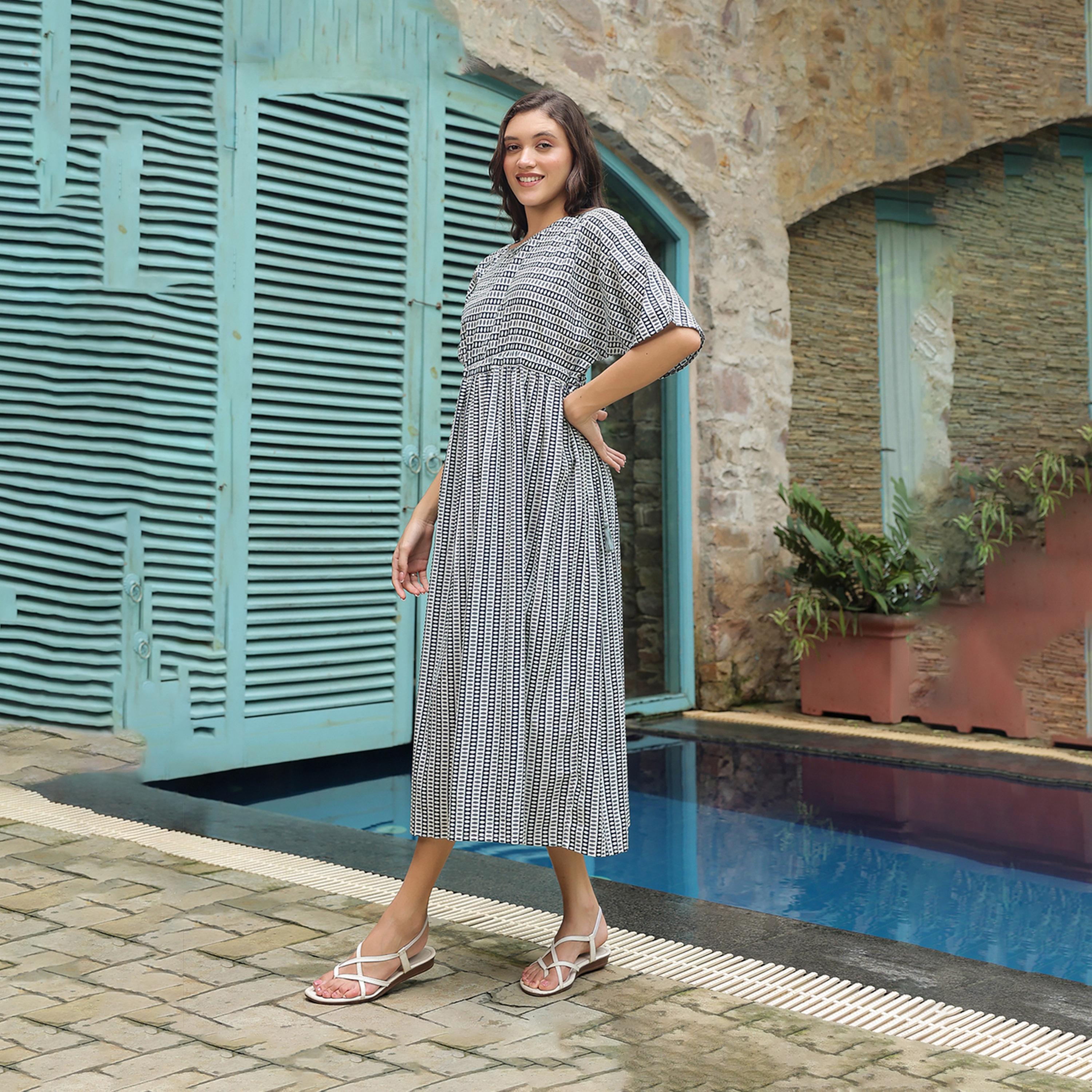 سانسكروتي هومز × ستايلي - فستان متوسط الطول القطن بأكمام خفاش وطبعة كاملة-women-clothing-dresses-image-3
