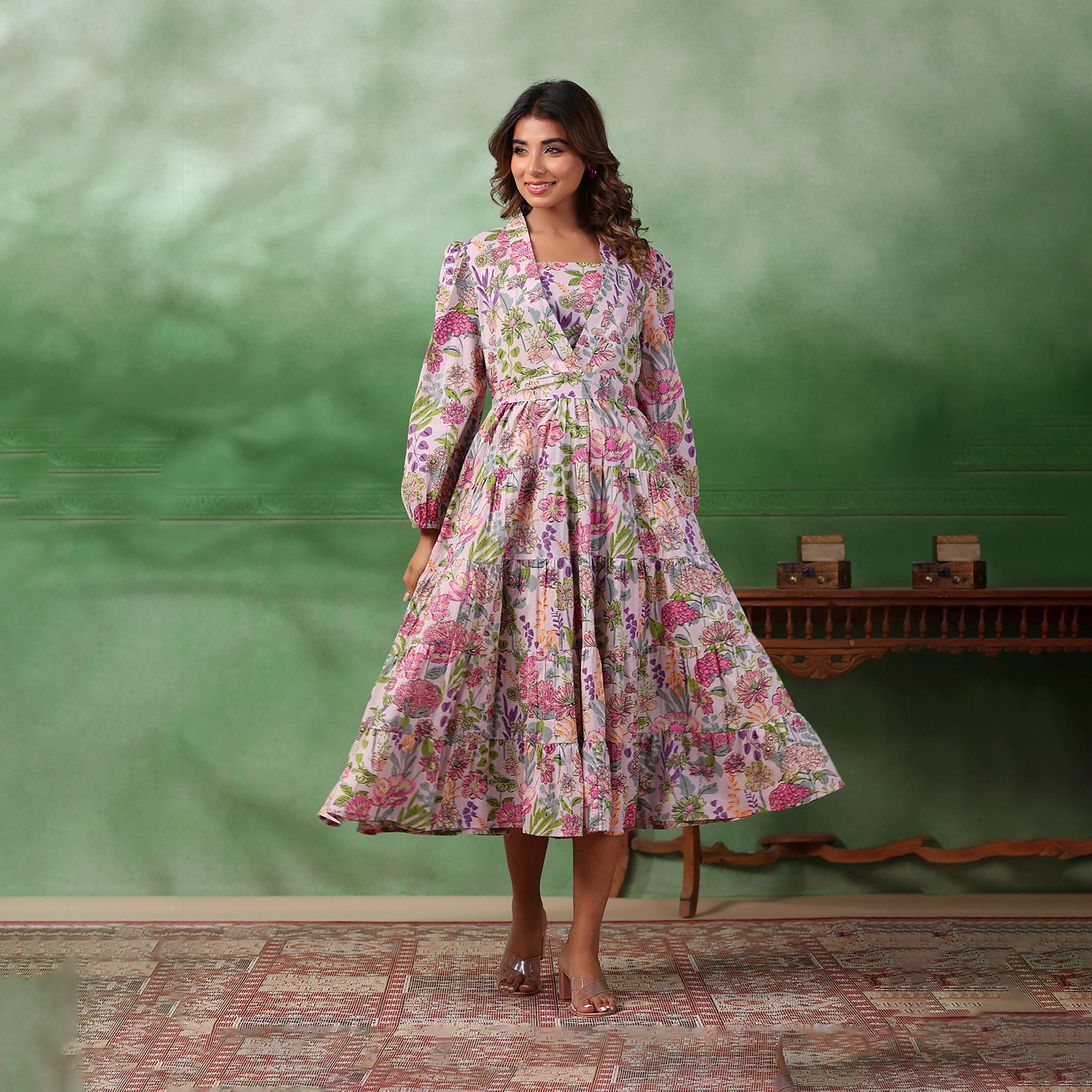 سانسكروتي هومز × ستايلي - فستان ميدي بقصة حرف A بطبعة زهور وأكمام منفوخة وياقة شال-women-clothing-dresses-image-1