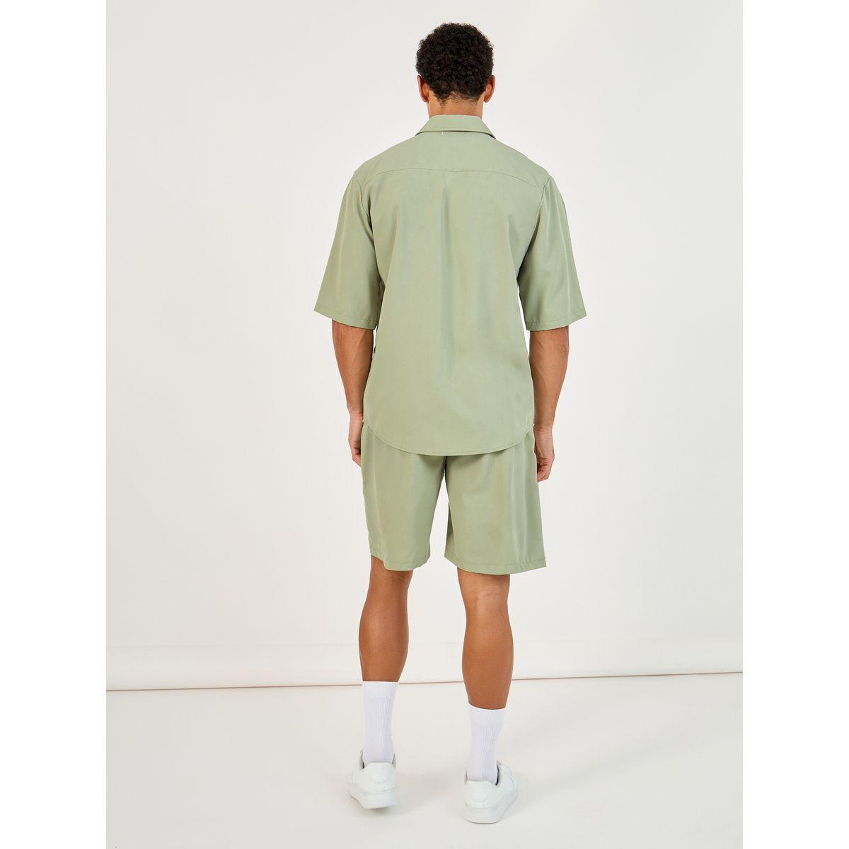 طقم منسق من شورت وقميص فضفاض بأكمام قصيرة-men-clothing-coordsets-image-5