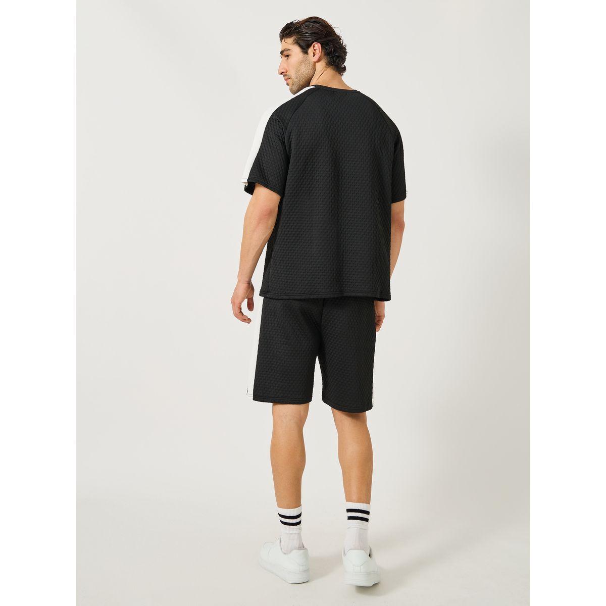 طقم منسق من تيشيرت فضفاض وشورت-men-clothing-coordsets-image-5