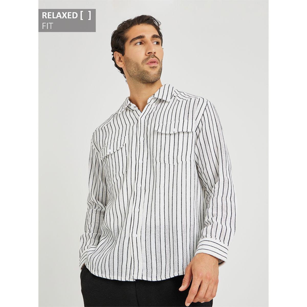 قميص مخطط بقصة مريحة وجيوب بغطاء-men-clothing-shirts-image-1