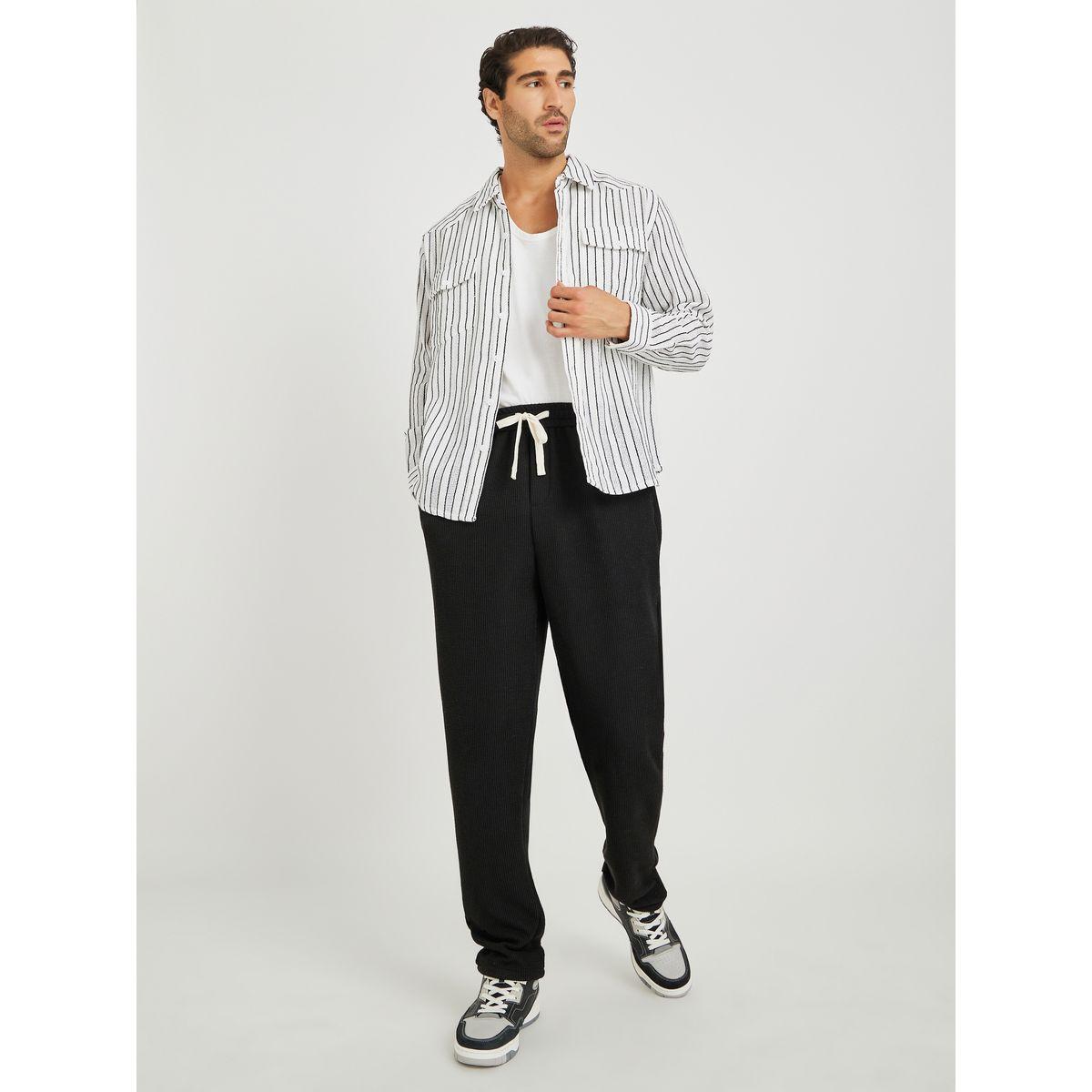 قميص مخطط بقصة مريحة وجيوب بغطاء-men-clothing-shirts-image-2