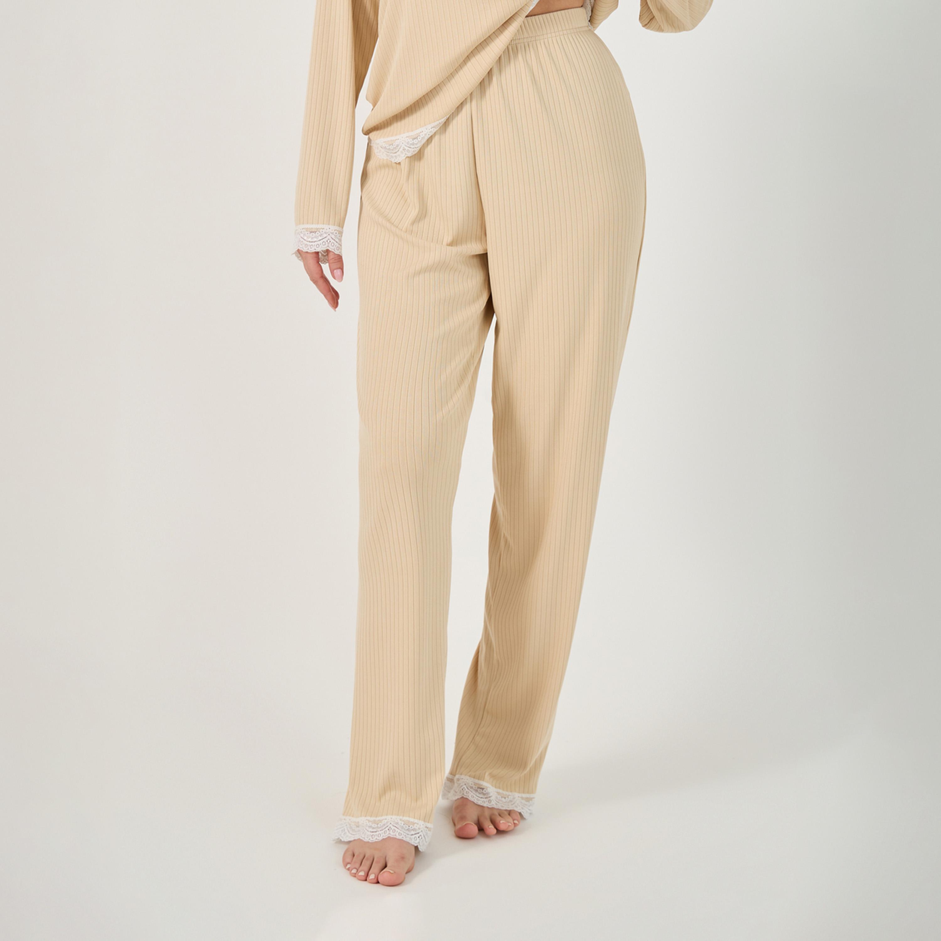 ستايلي - طقم تي شيرت وبيجامة بحواف من الدانتيل وتفاصيل مضلعة-women-clothing-nightwear-pyjamas-longsets-image-5