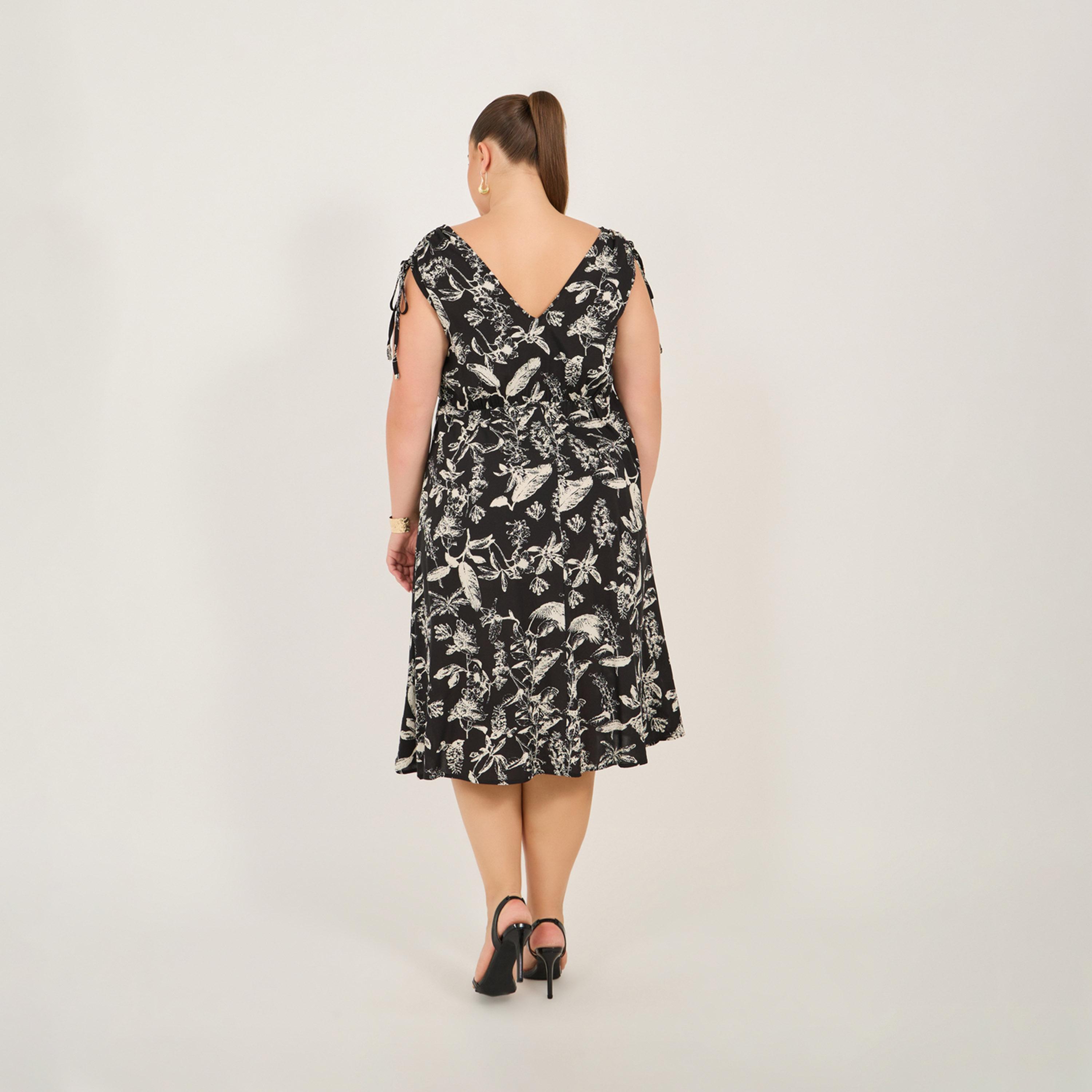 Styli Plus Size All-Over Floral Print Sleeveless Knee Length Dress-women-clothing-dresses-image-4